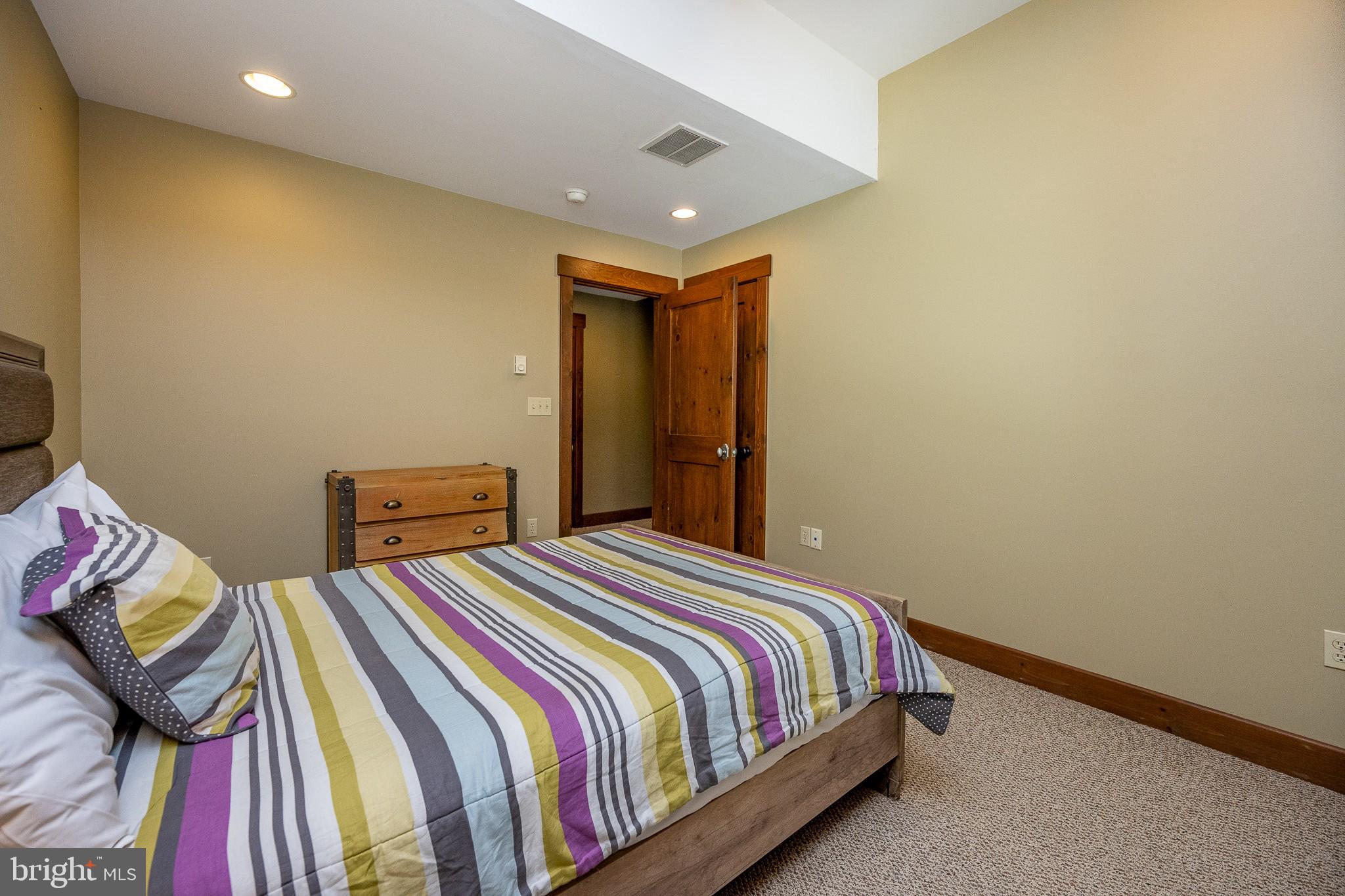 OVERLOOK CABINS - Residential