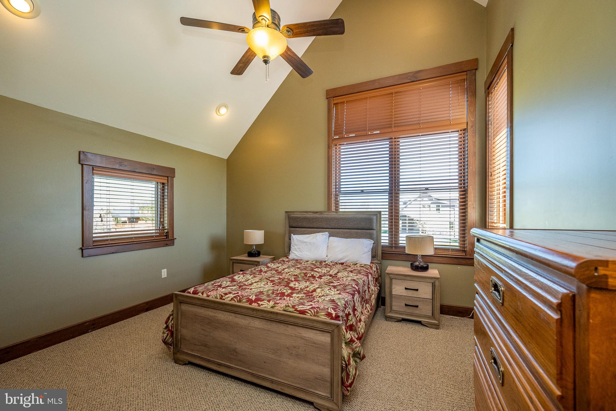 OVERLOOK CABINS - Residential