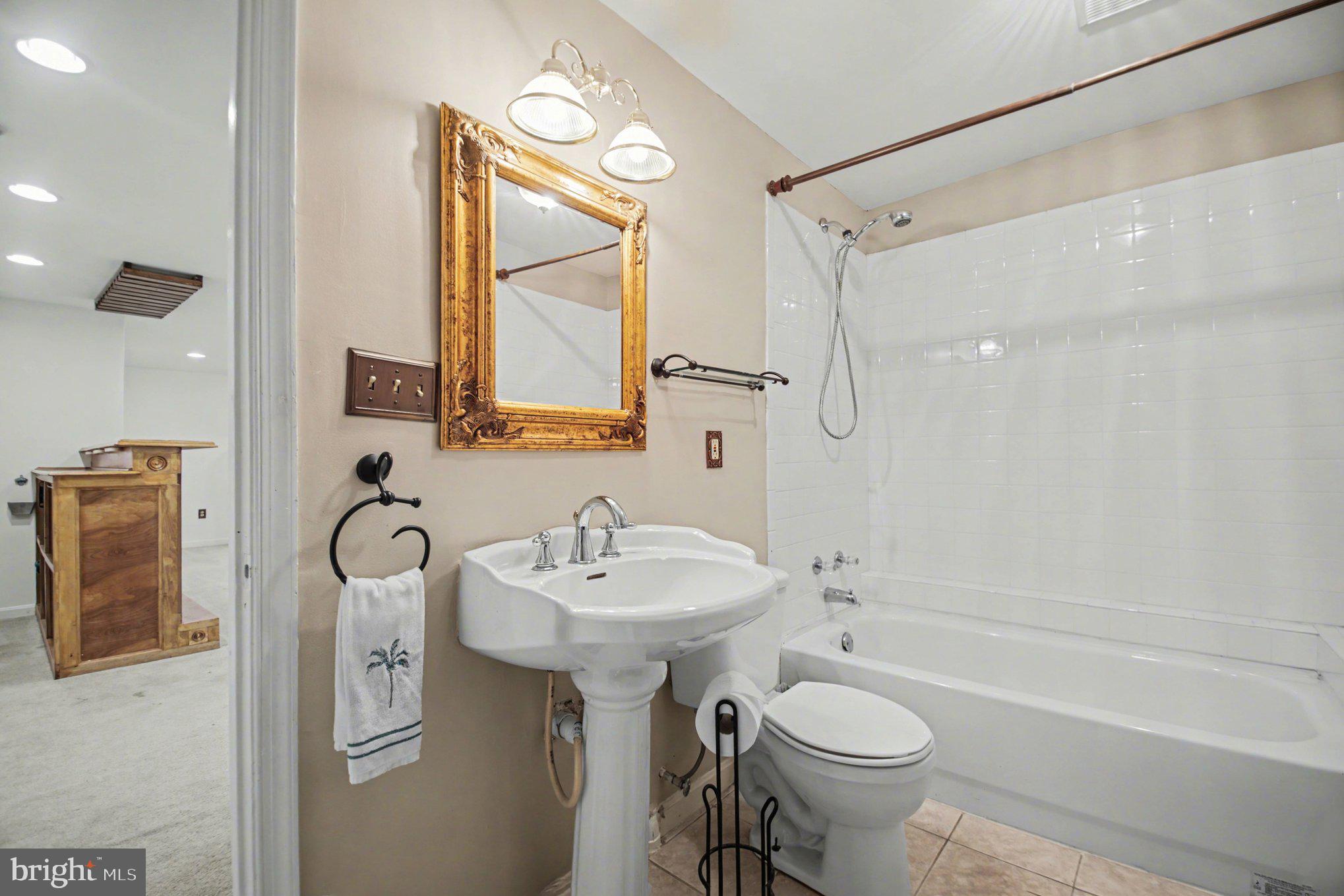 WAYSIDE VILLAGE - Residential