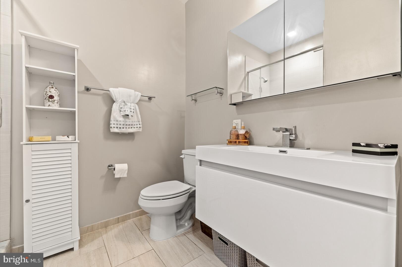 TRAFALGAR FLATS - Residential Lease