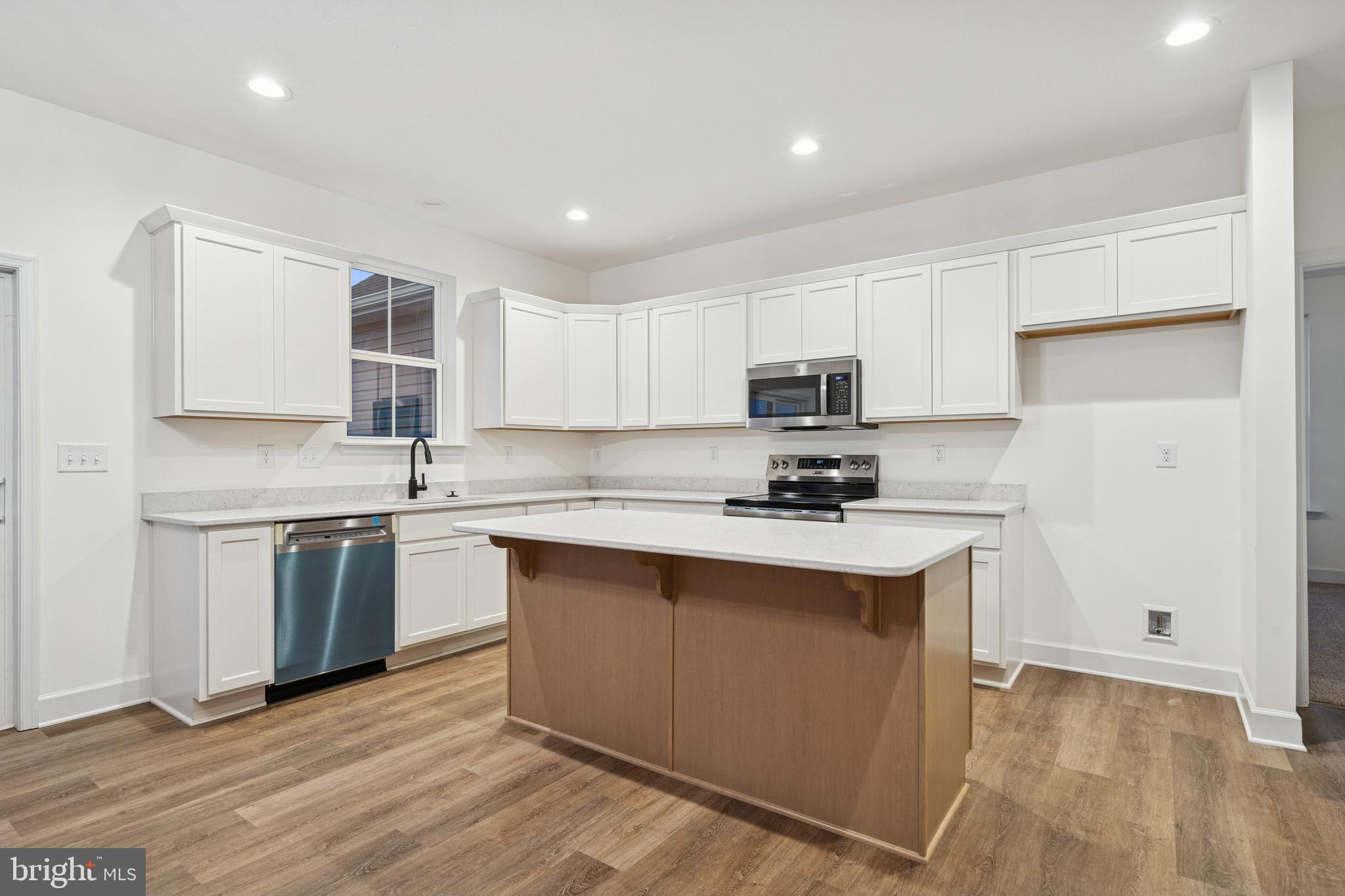 THORNBURY HUNT II - Residential