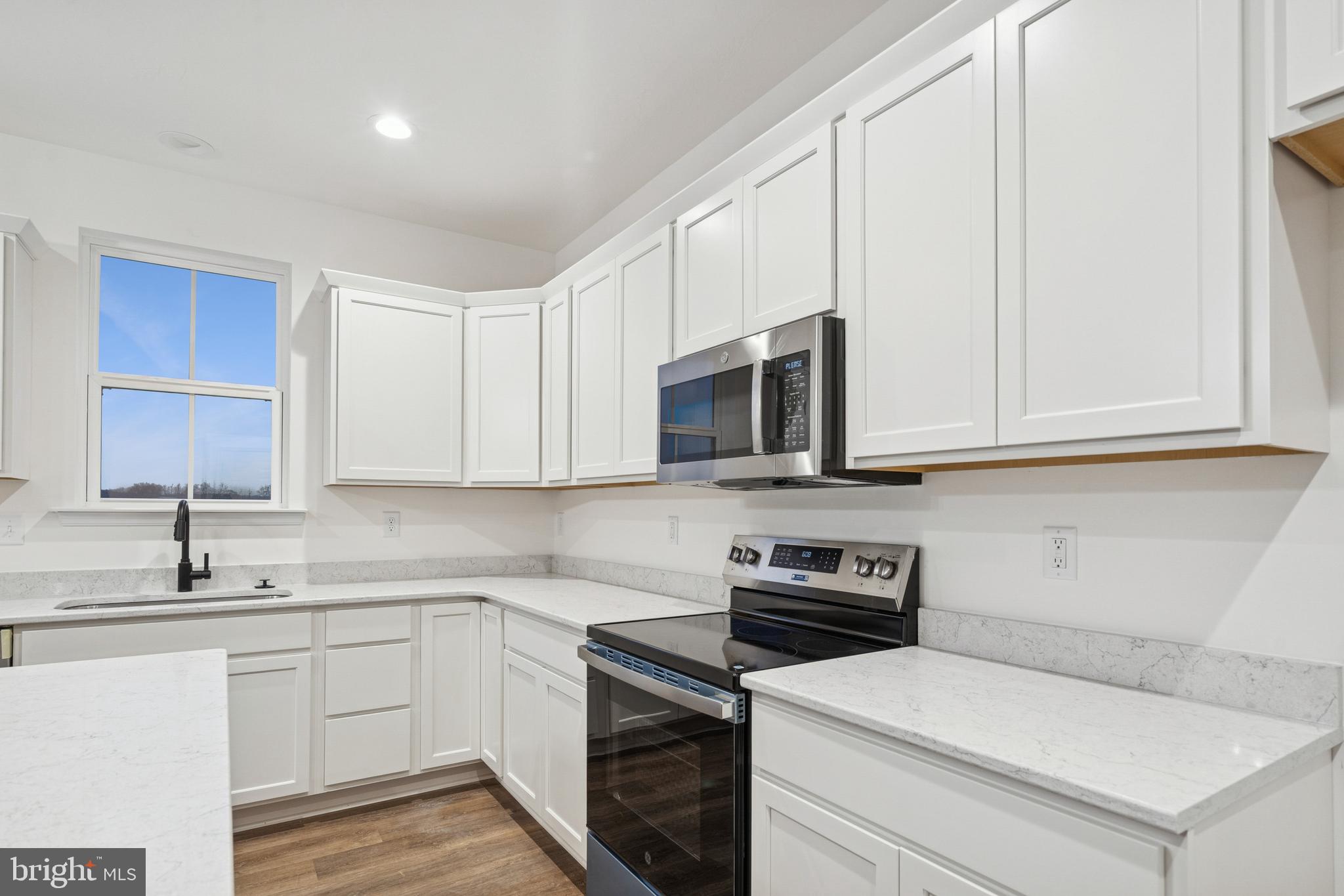 THORNBURY HUNT II - Residential