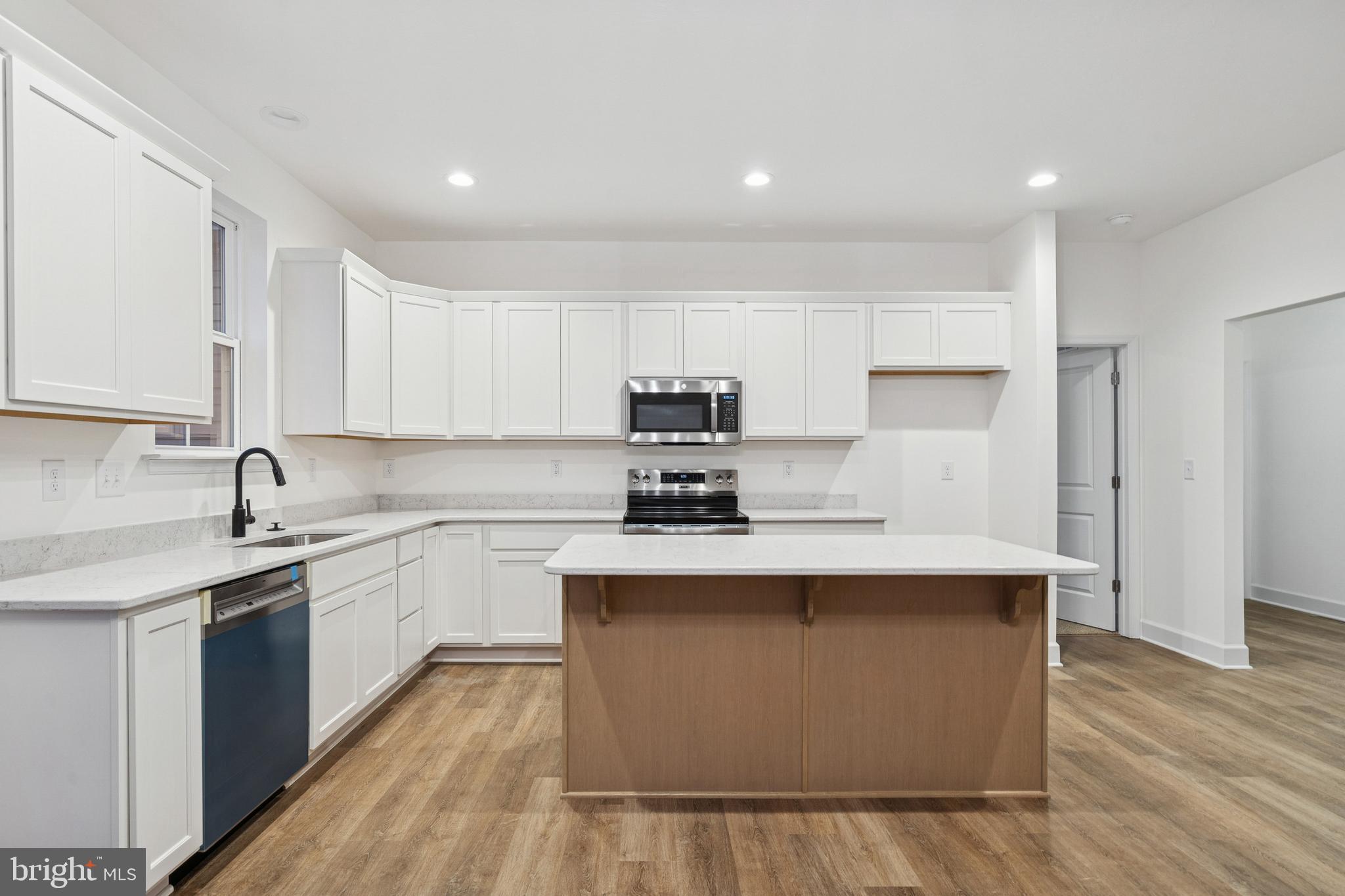 THORNBURY HUNT II - Residential