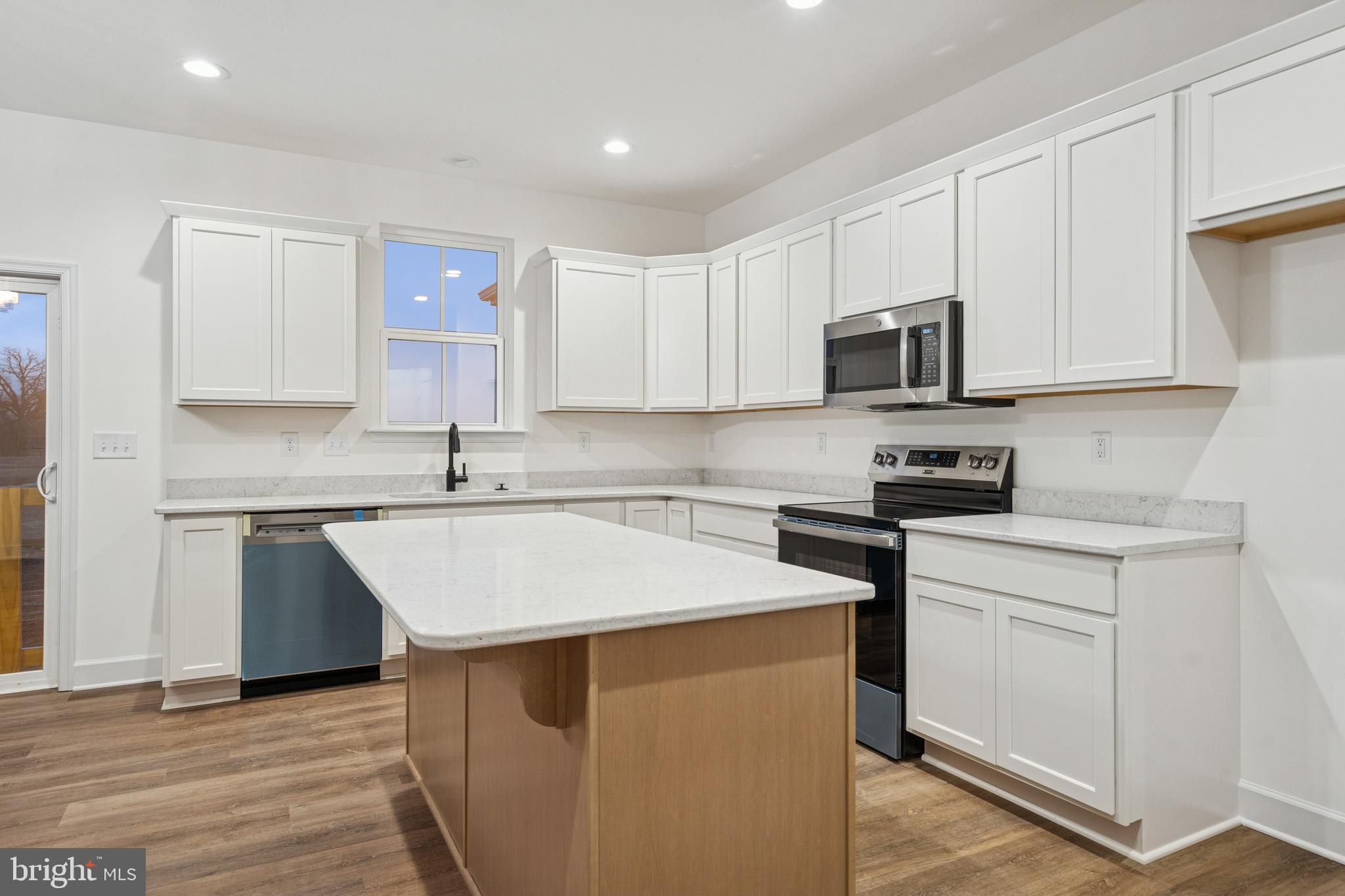 THORNBURY HUNT II - Residential