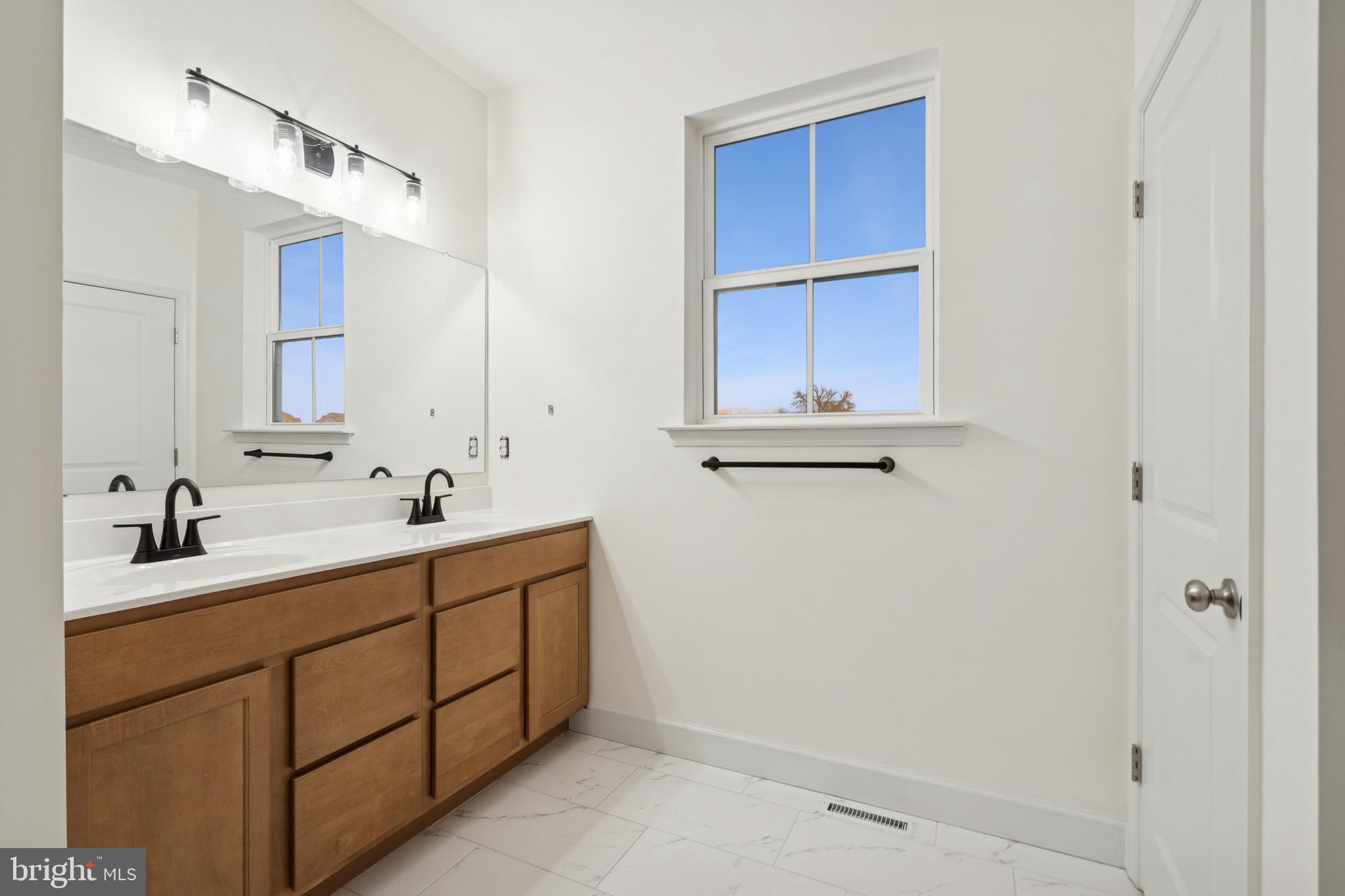 THORNBURY HUNT II - Residential