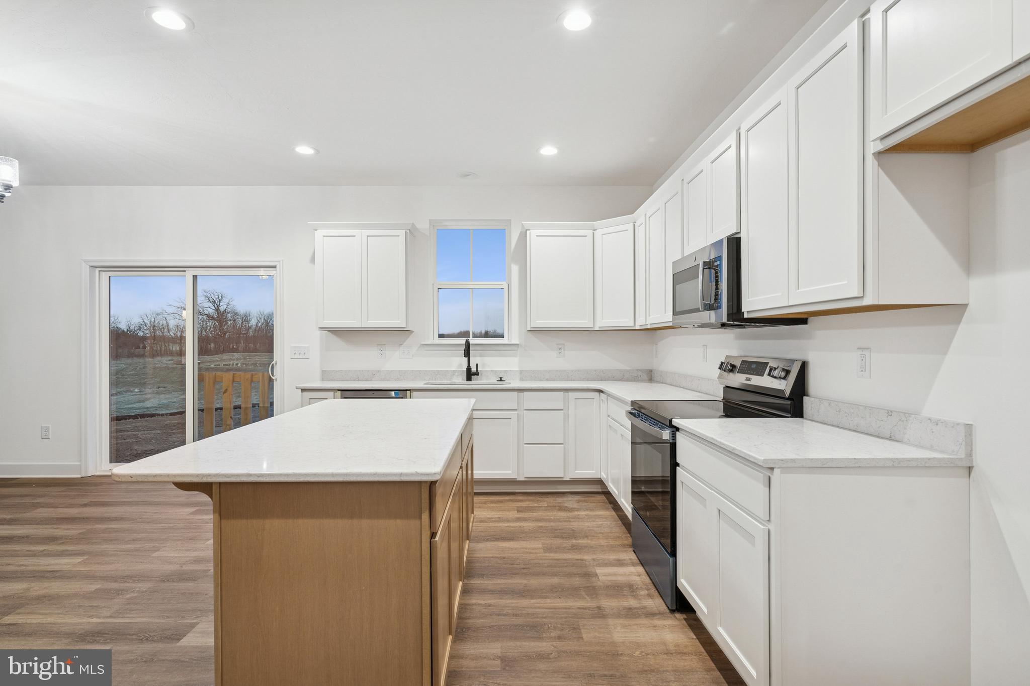 THORNBURY HUNT II - Residential