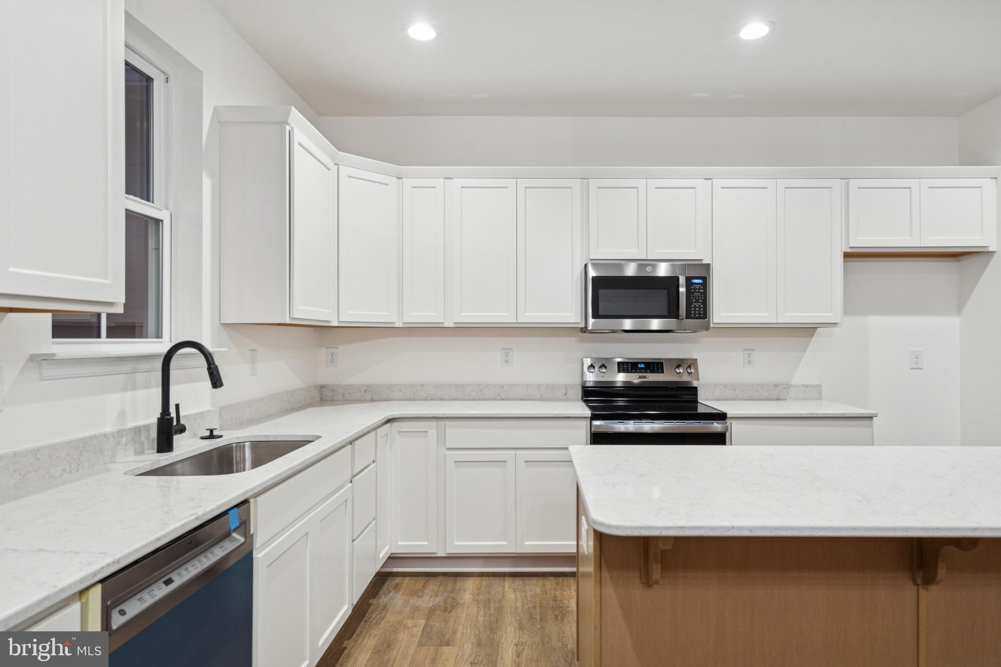 THORNBURY HUNT II - Residential