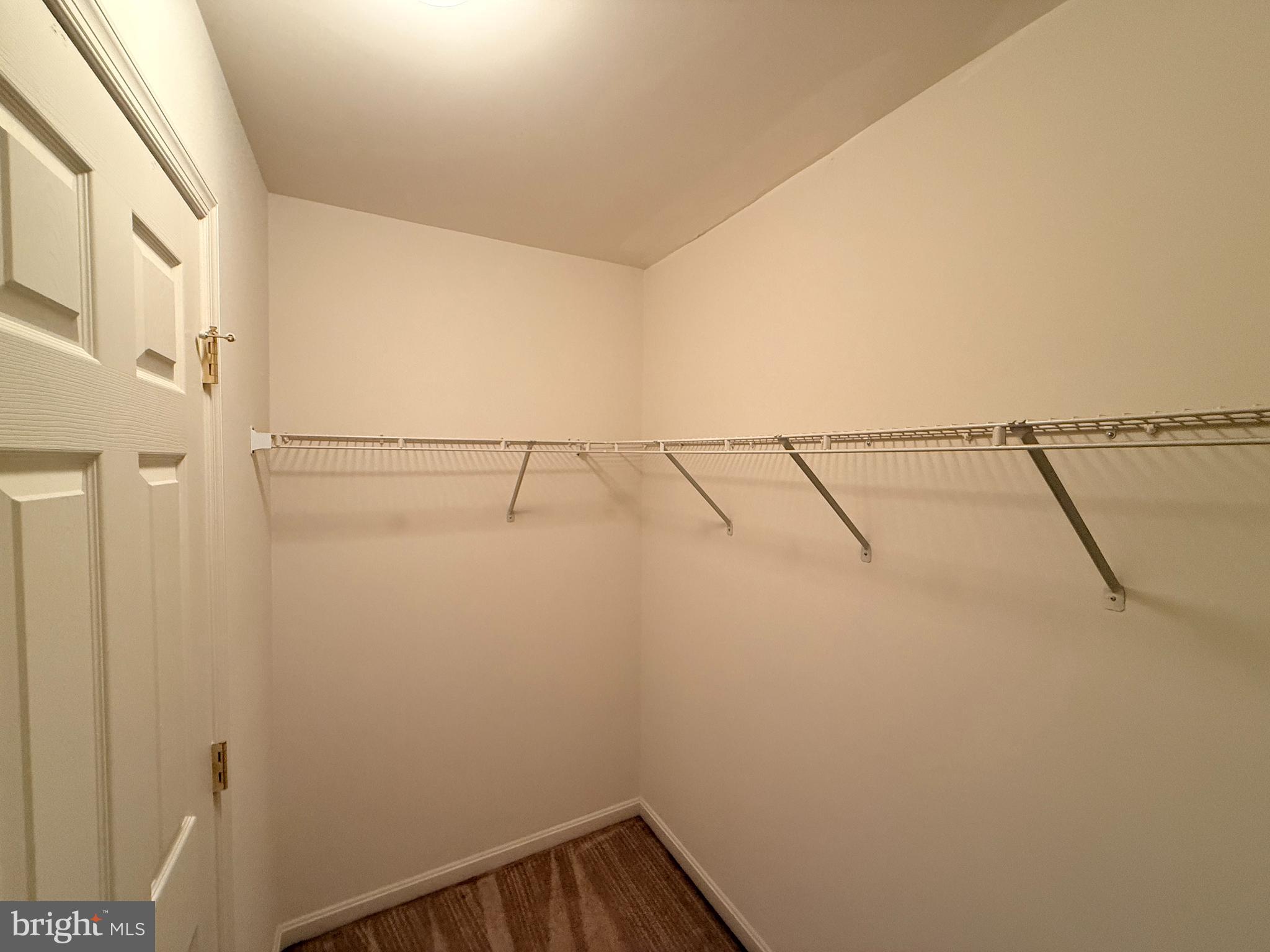 WESTBURY - Residential