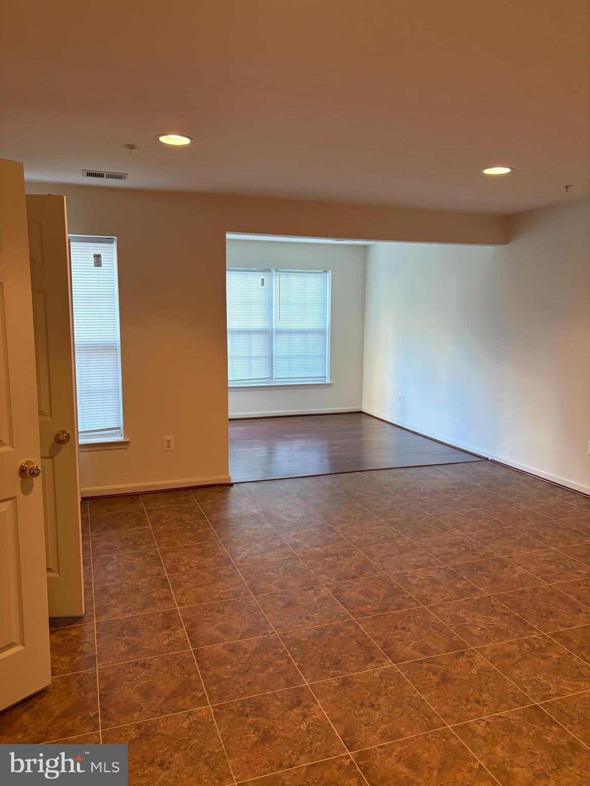 WESTBURY - Residential