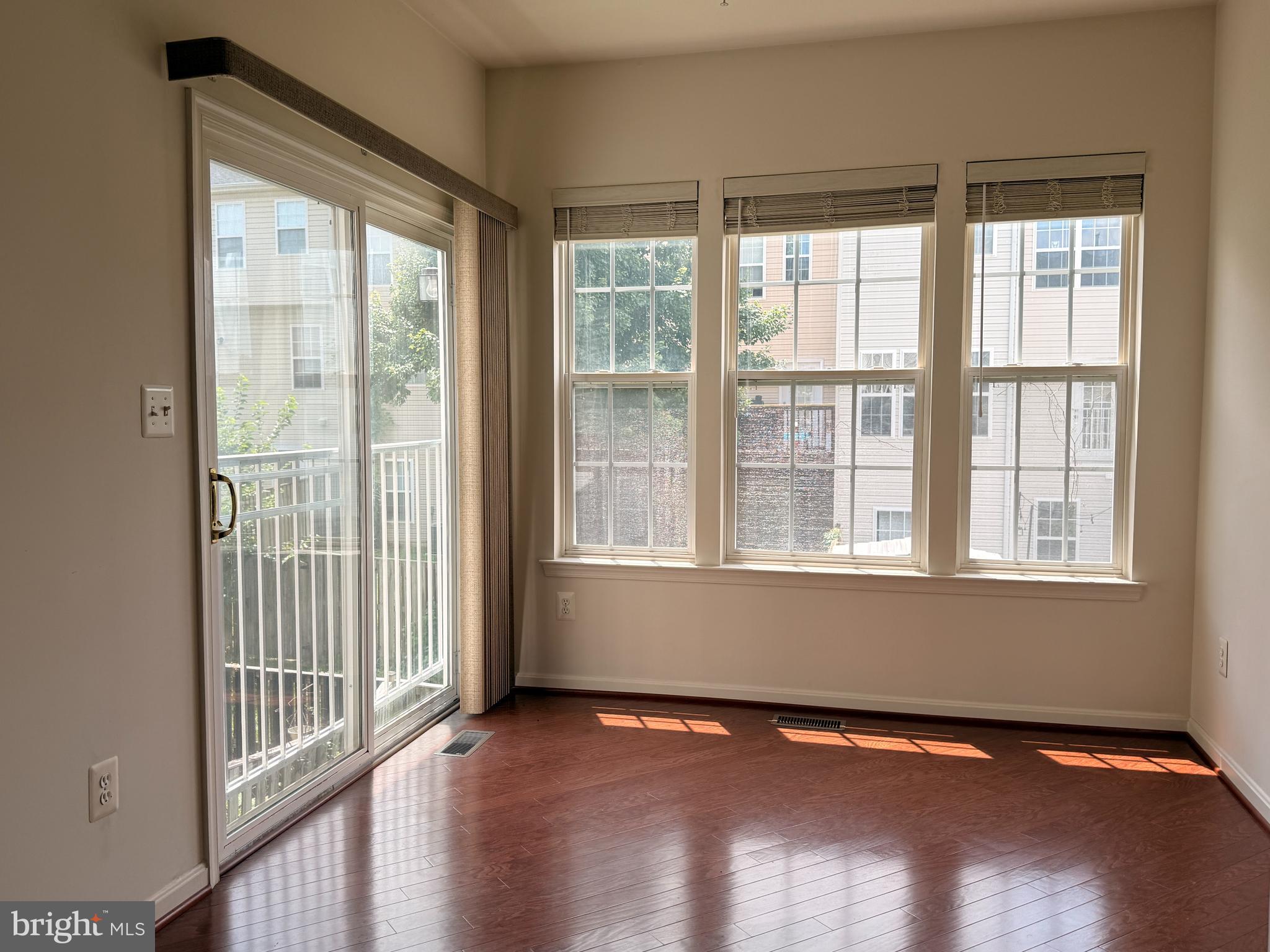 WESTBURY - Residential