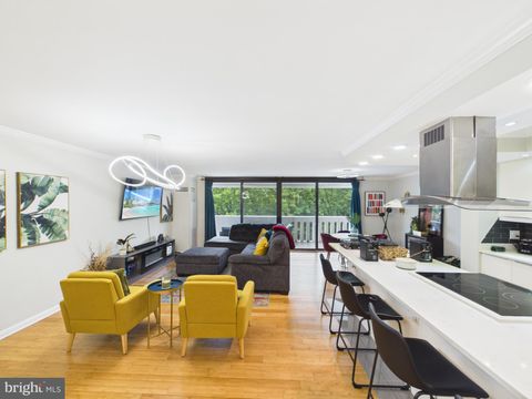 Photo of 6101 Edsall Road #612, ALEXANDRIA, VA 22304 (MLS # VAAX2061244)