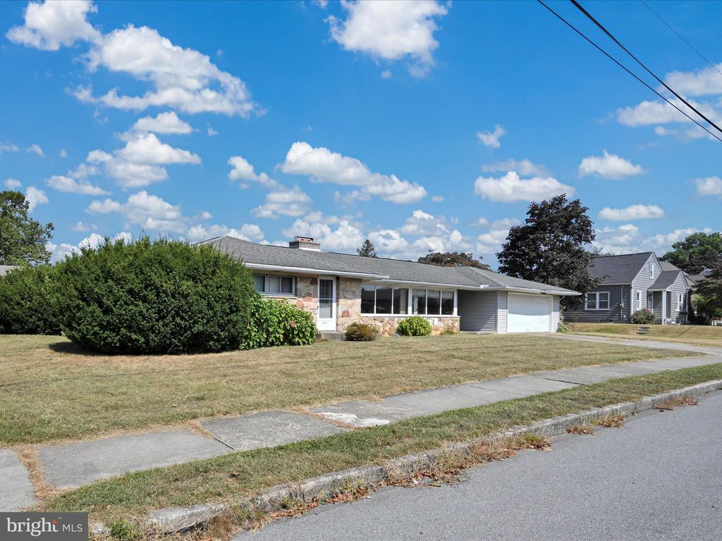 Photo of 501 W Oak Street, PALMYRA, PA 17078 (MLS # PALN2022914)