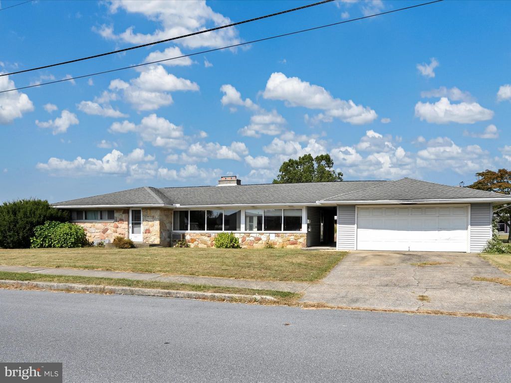 Photo of 501 W Oak Street, PALMYRA, PA 17078 (MLS # PALN2022914)