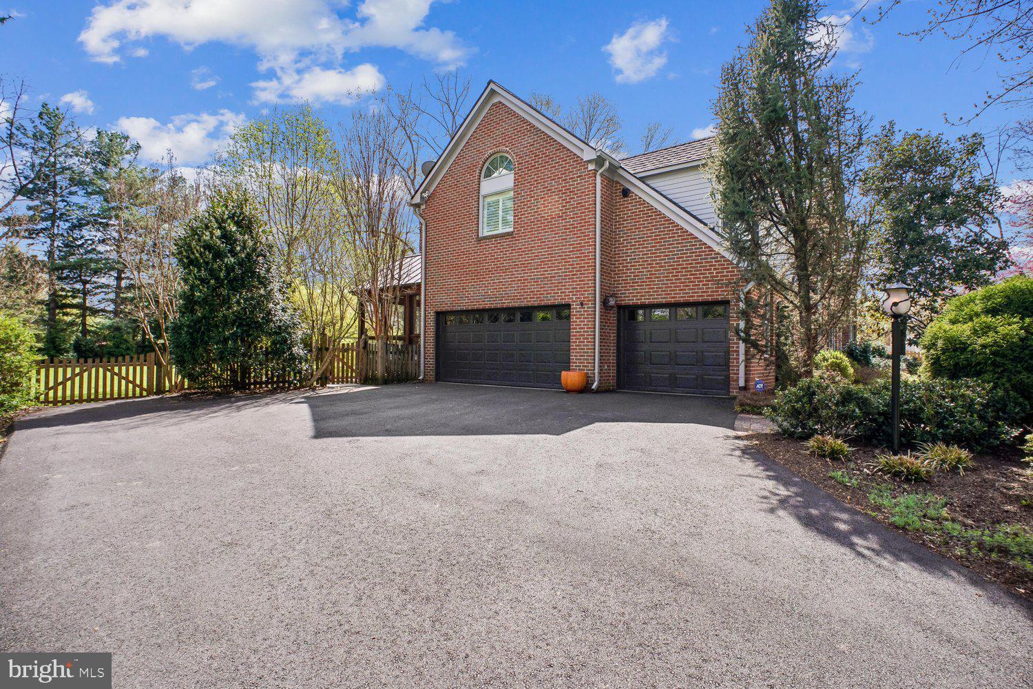 WAPLES MILL ESTATES - Residential