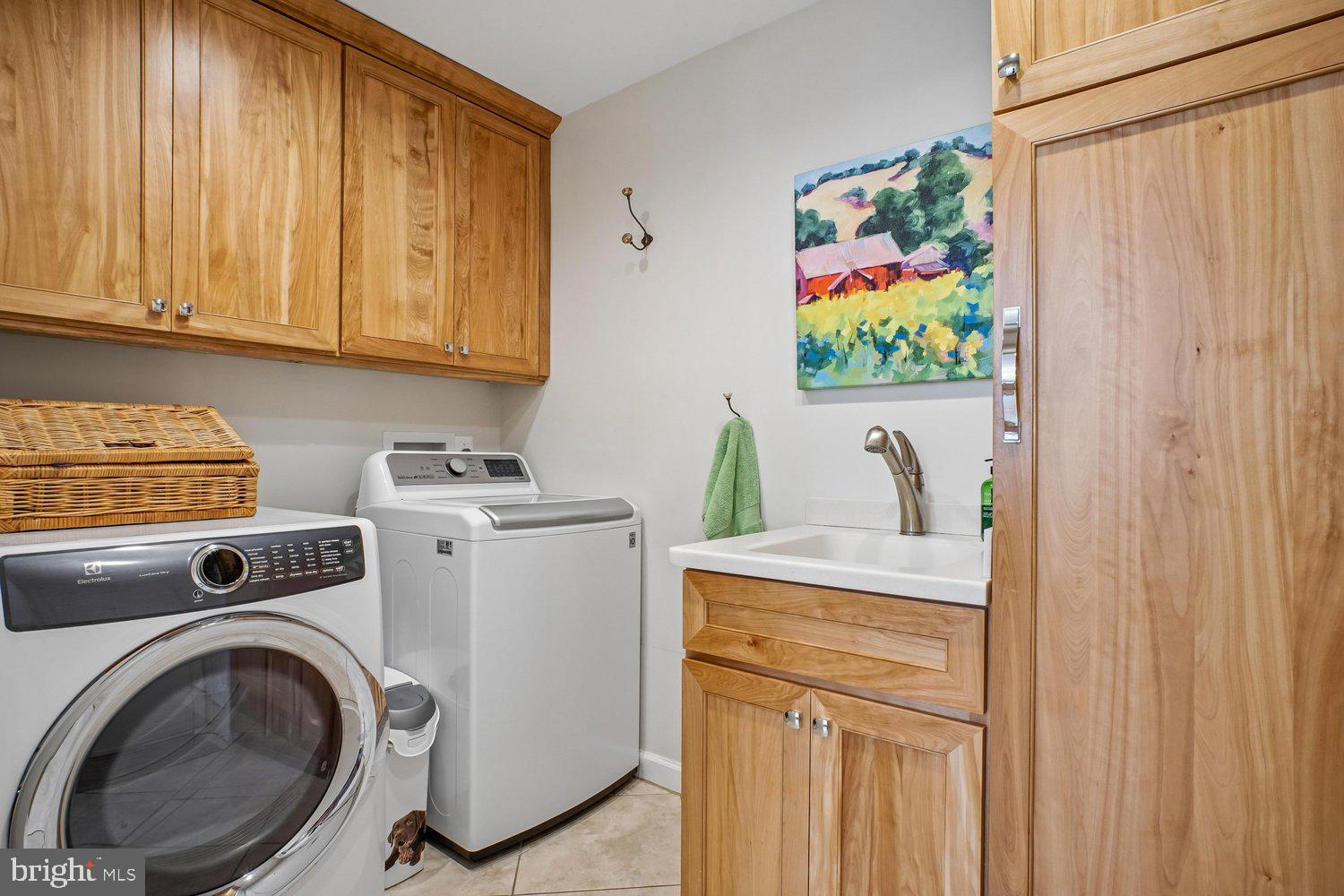 WAPLES MILL ESTATES - Residential