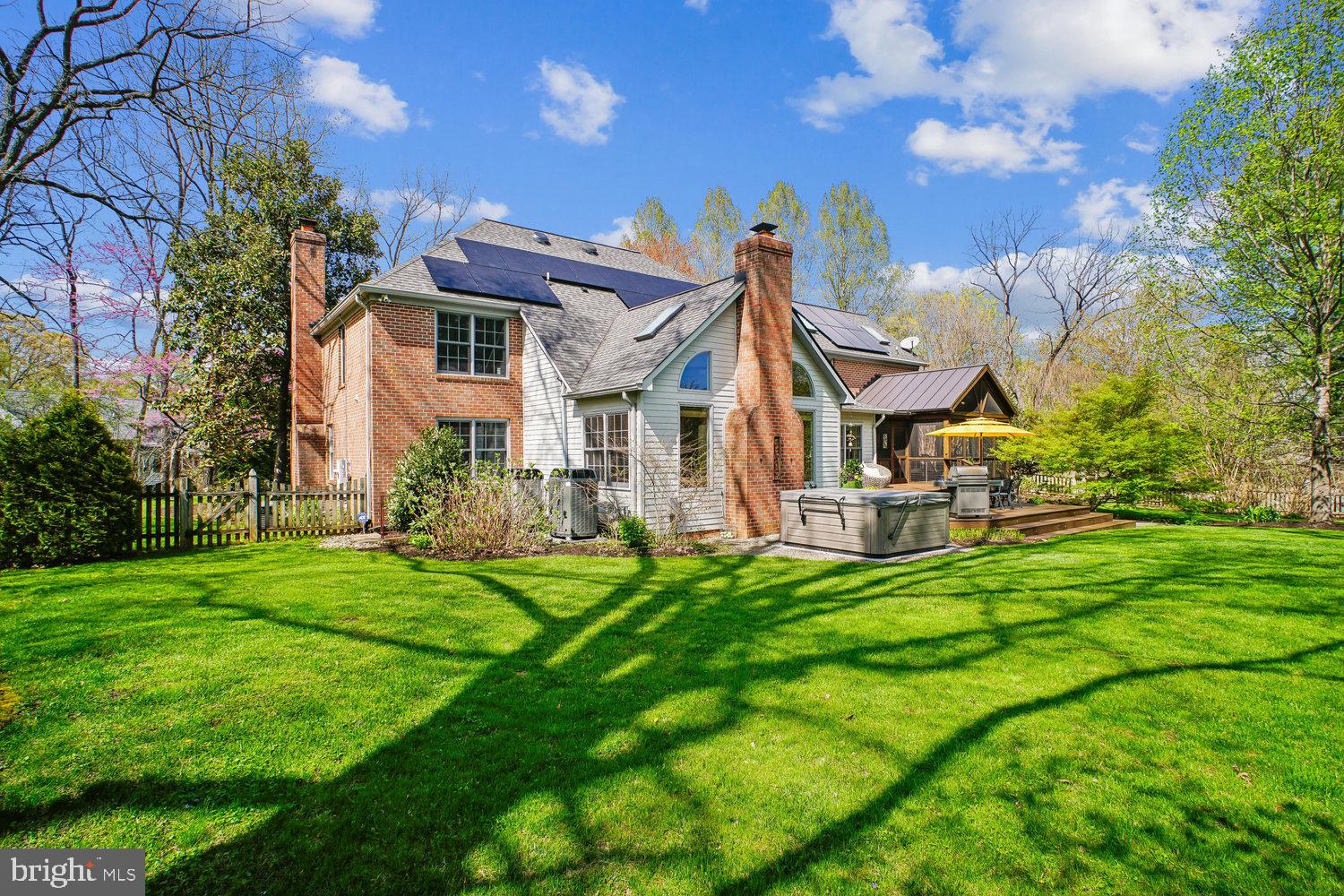 WAPLES MILL ESTATES - Residential