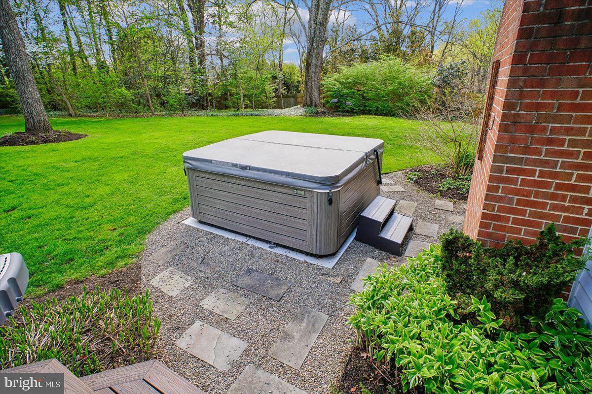 WAPLES MILL ESTATES - Residential