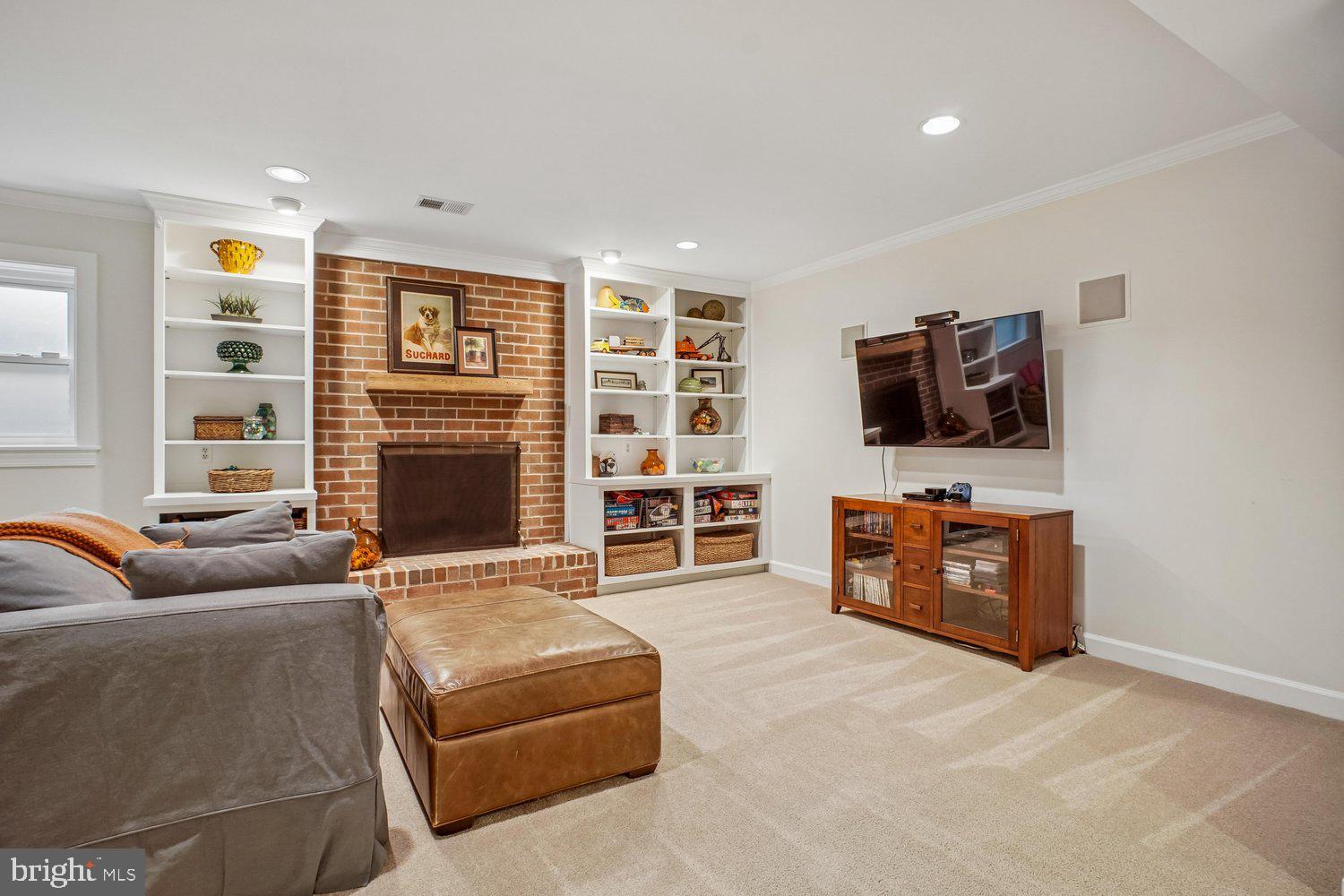 WAPLES MILL ESTATES - Residential