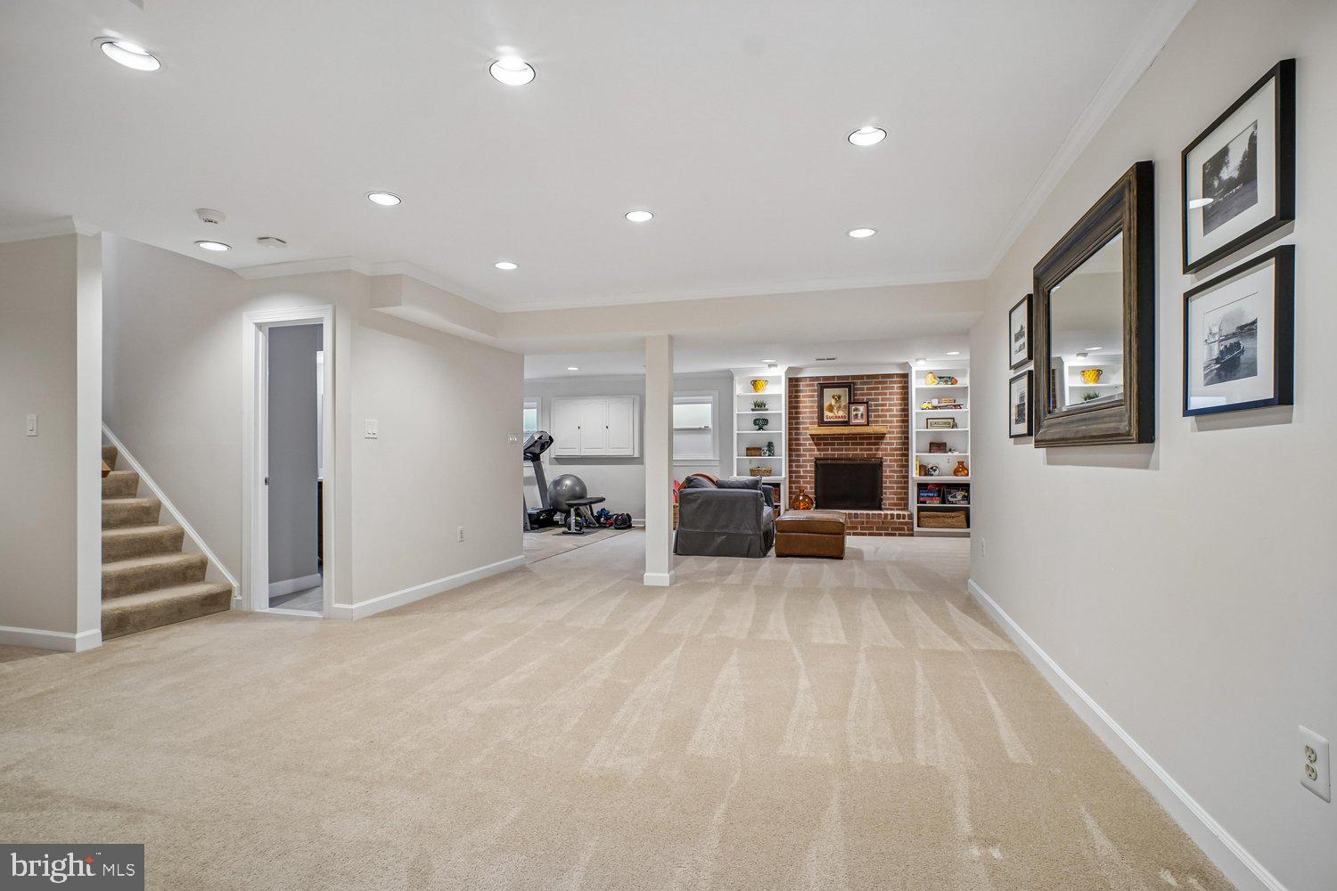 WAPLES MILL ESTATES - Residential