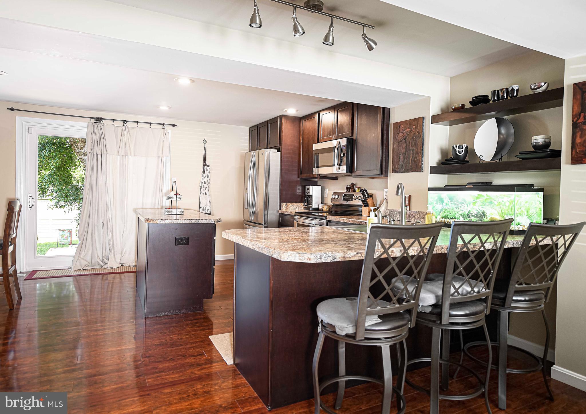 SEVEN COURTS - Residential