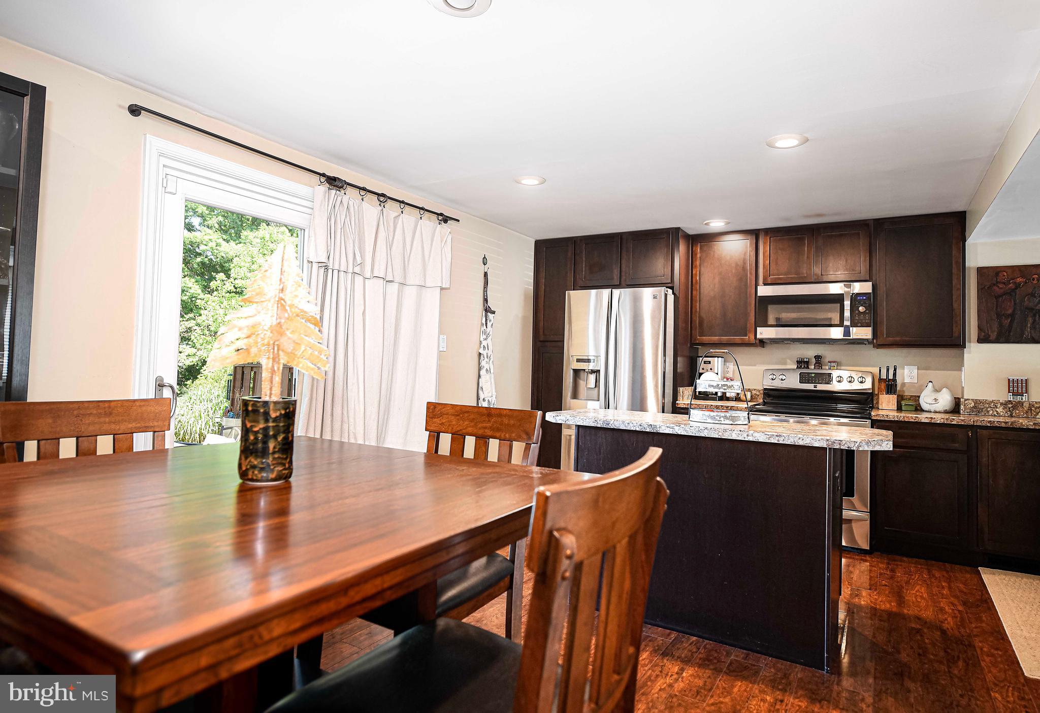 SEVEN COURTS - Residential