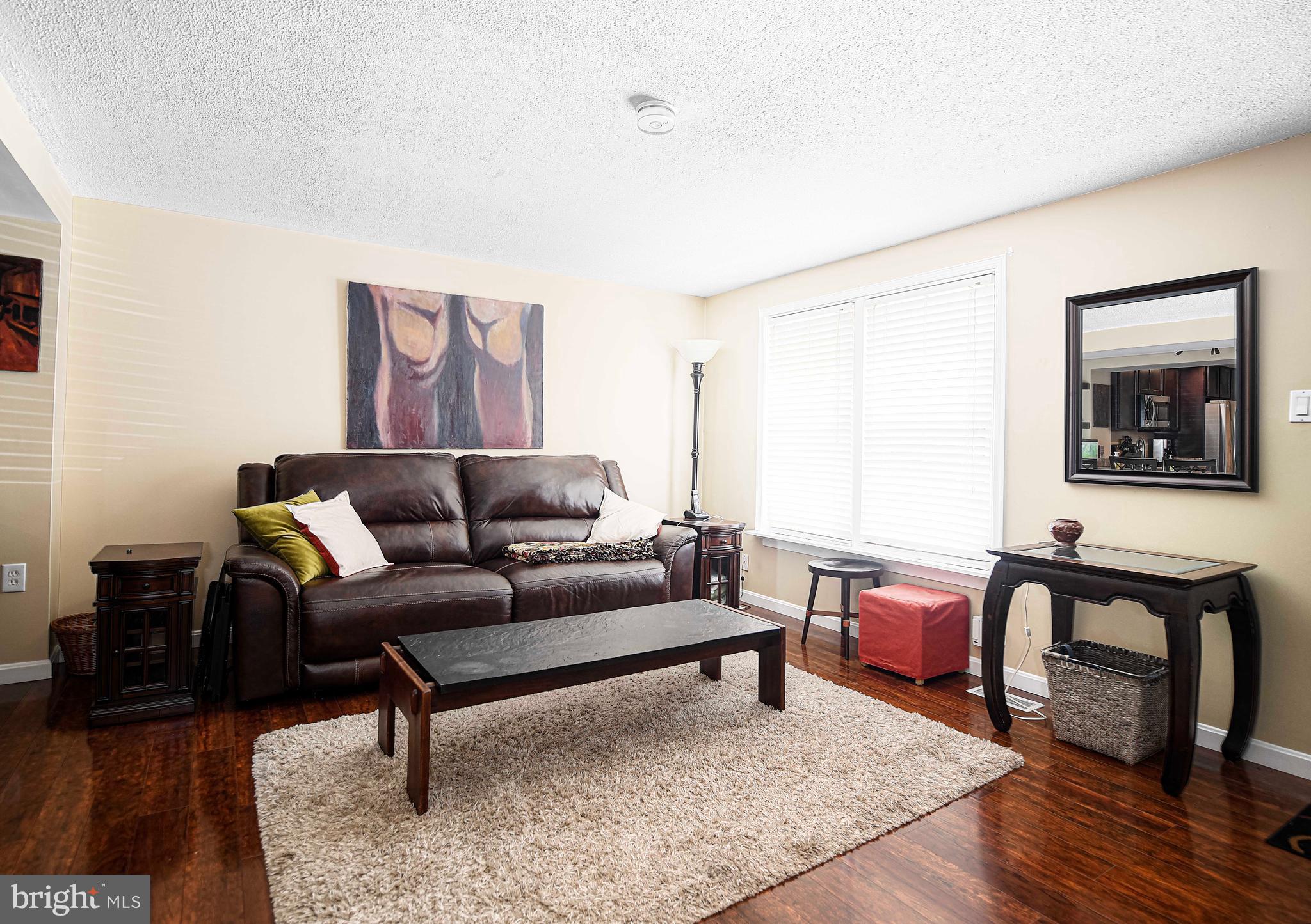 SEVEN COURTS - Residential