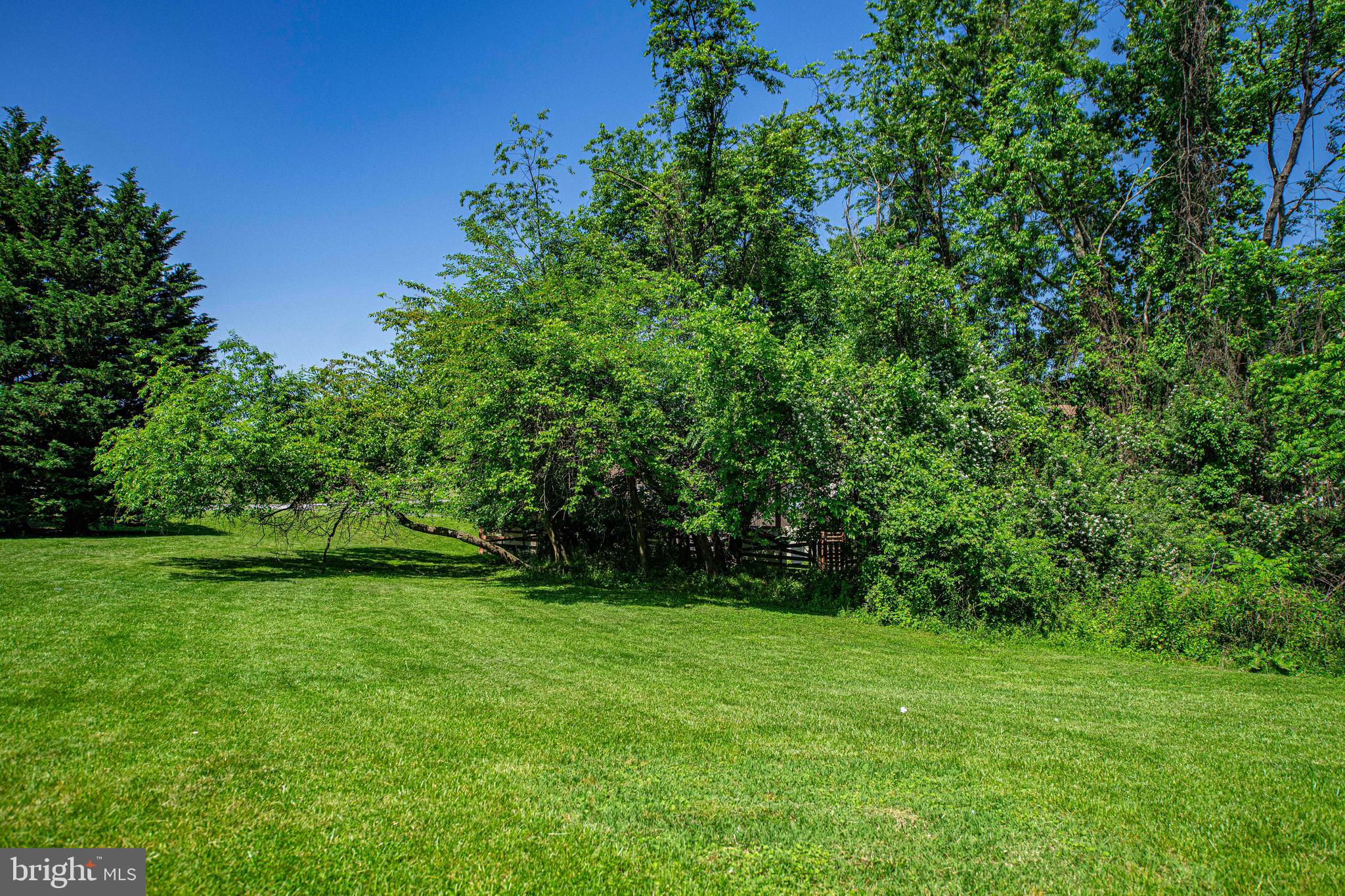 SEVEN COURTS - Residential