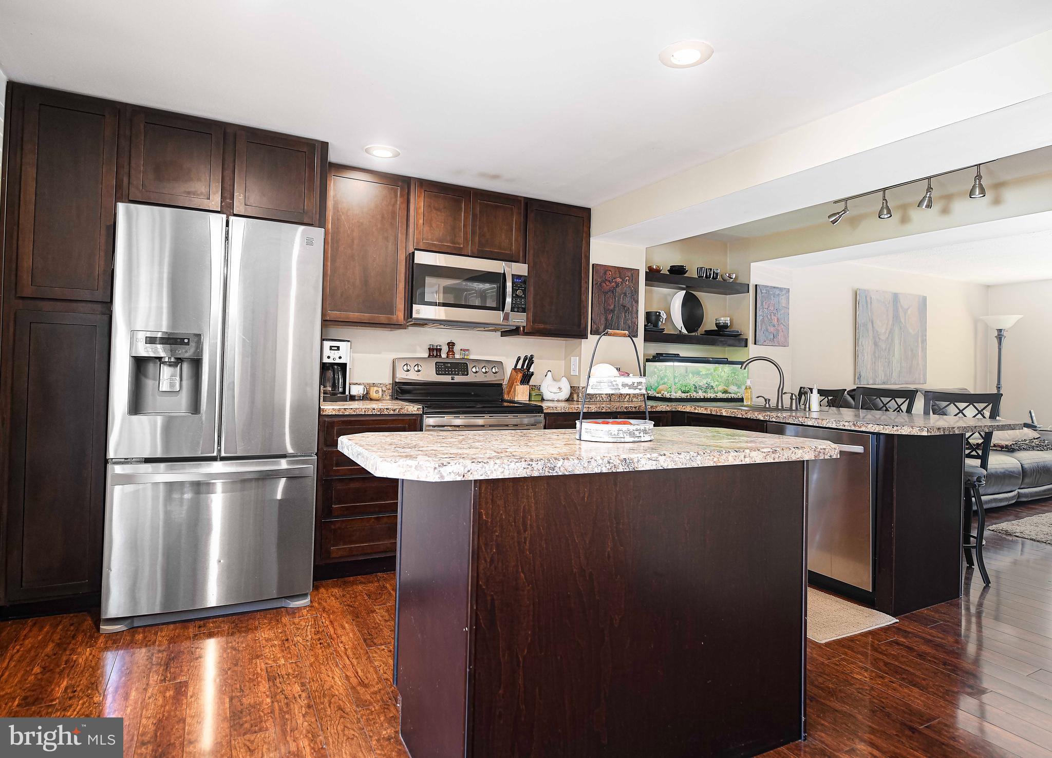 SEVEN COURTS - Residential