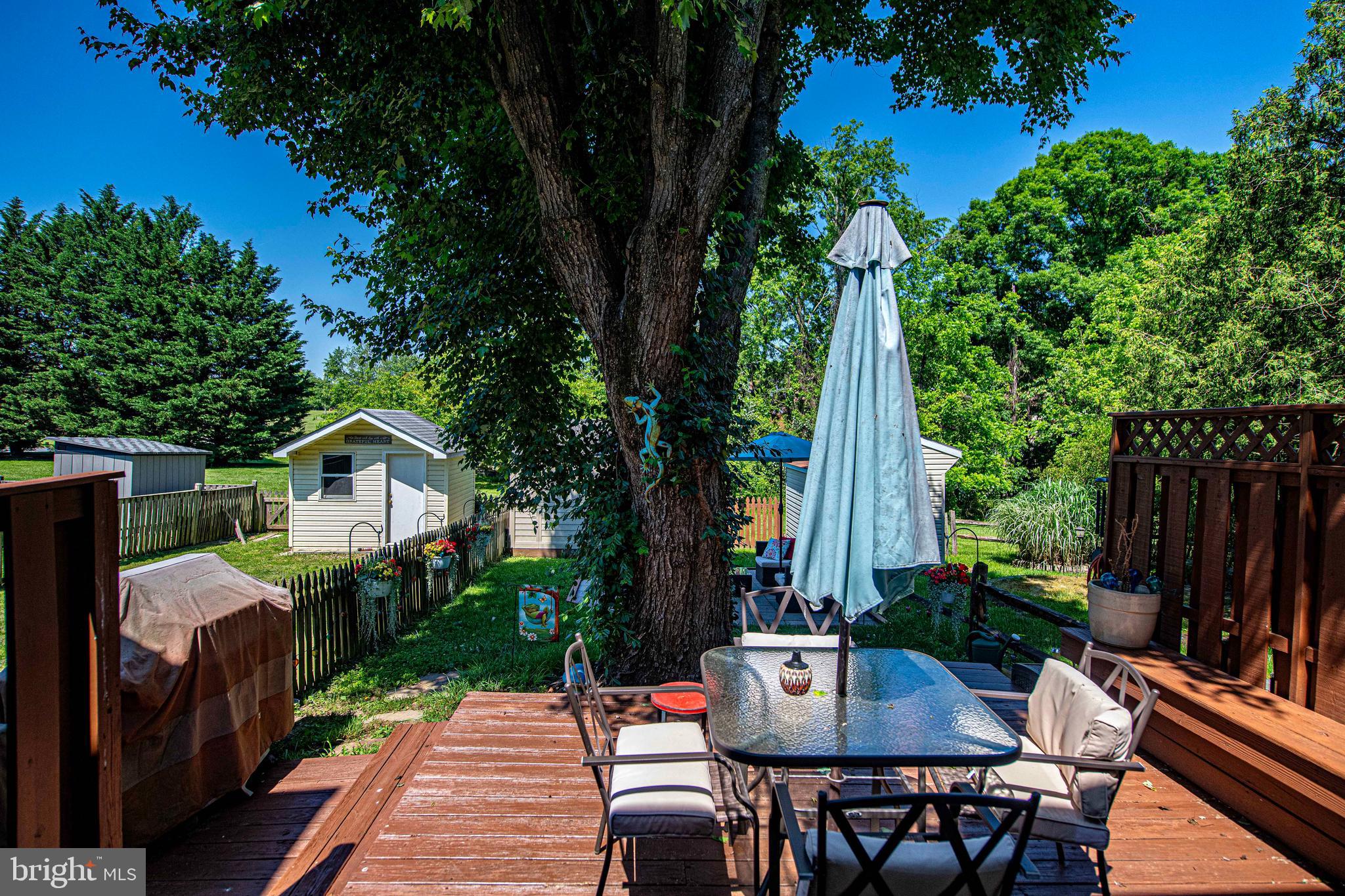 SEVEN COURTS - Residential