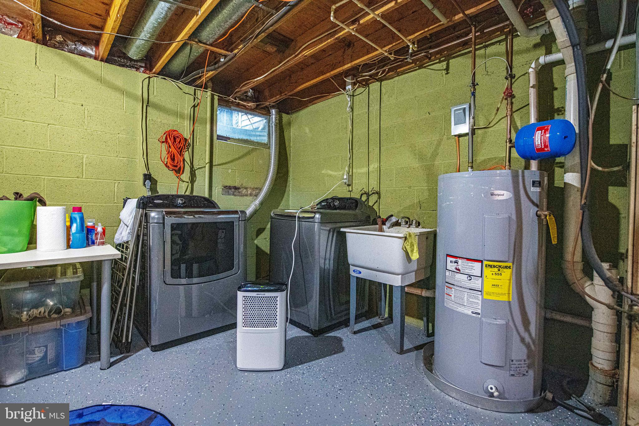 SEVEN COURTS - Residential