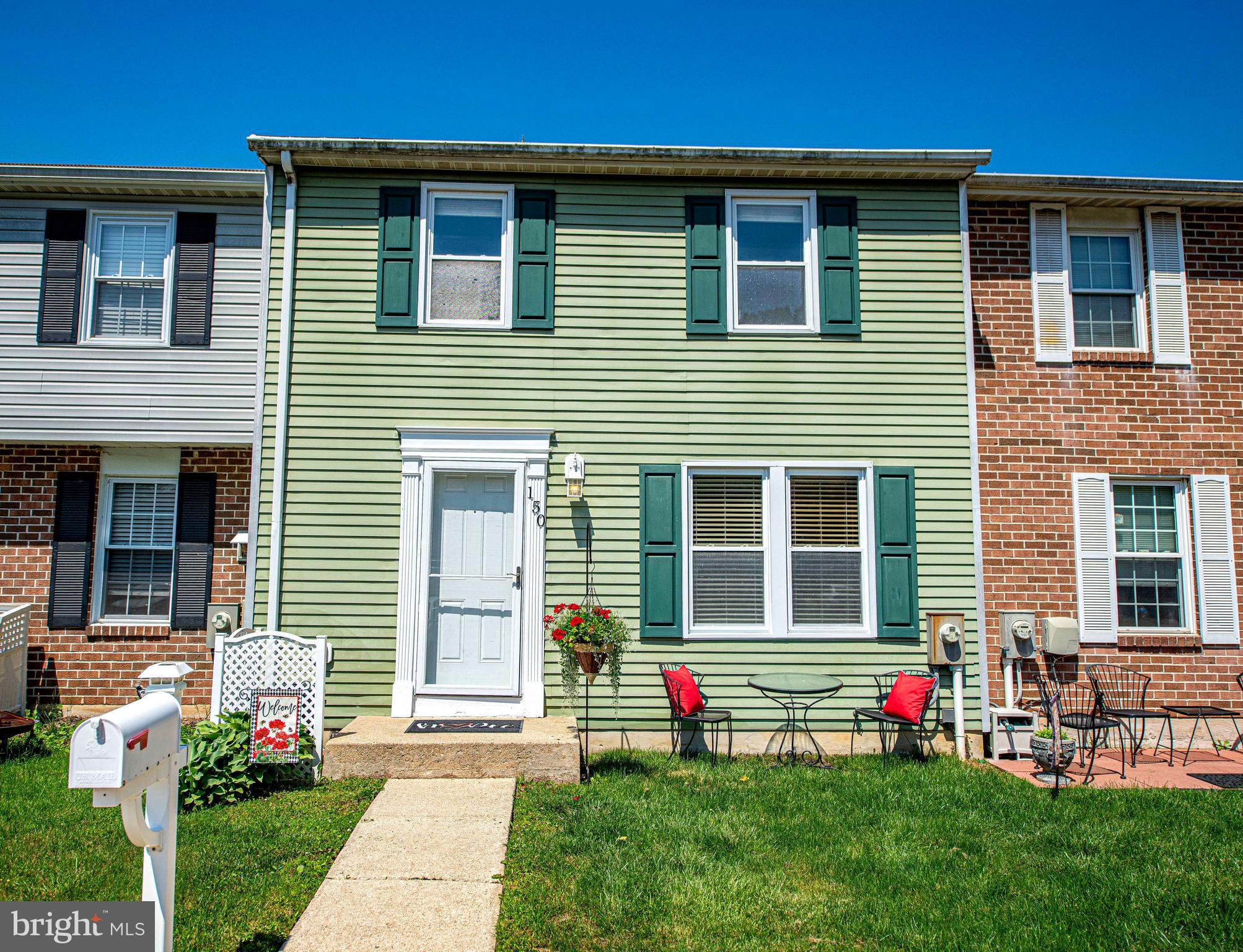 SEVEN COURTS - Residential