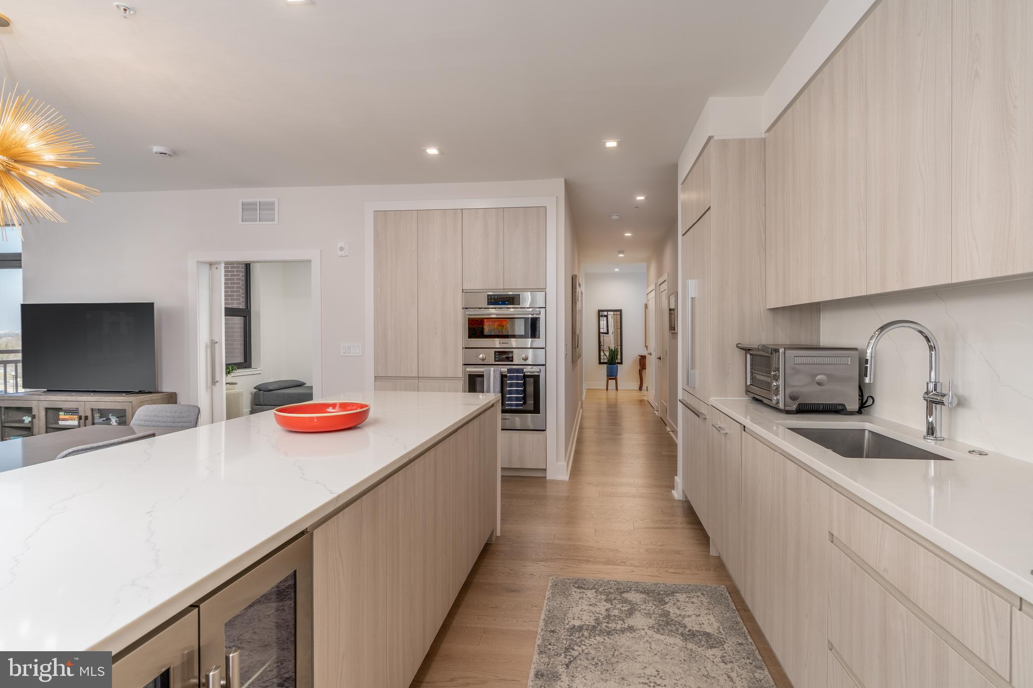 737 SWANN AVENUE 402