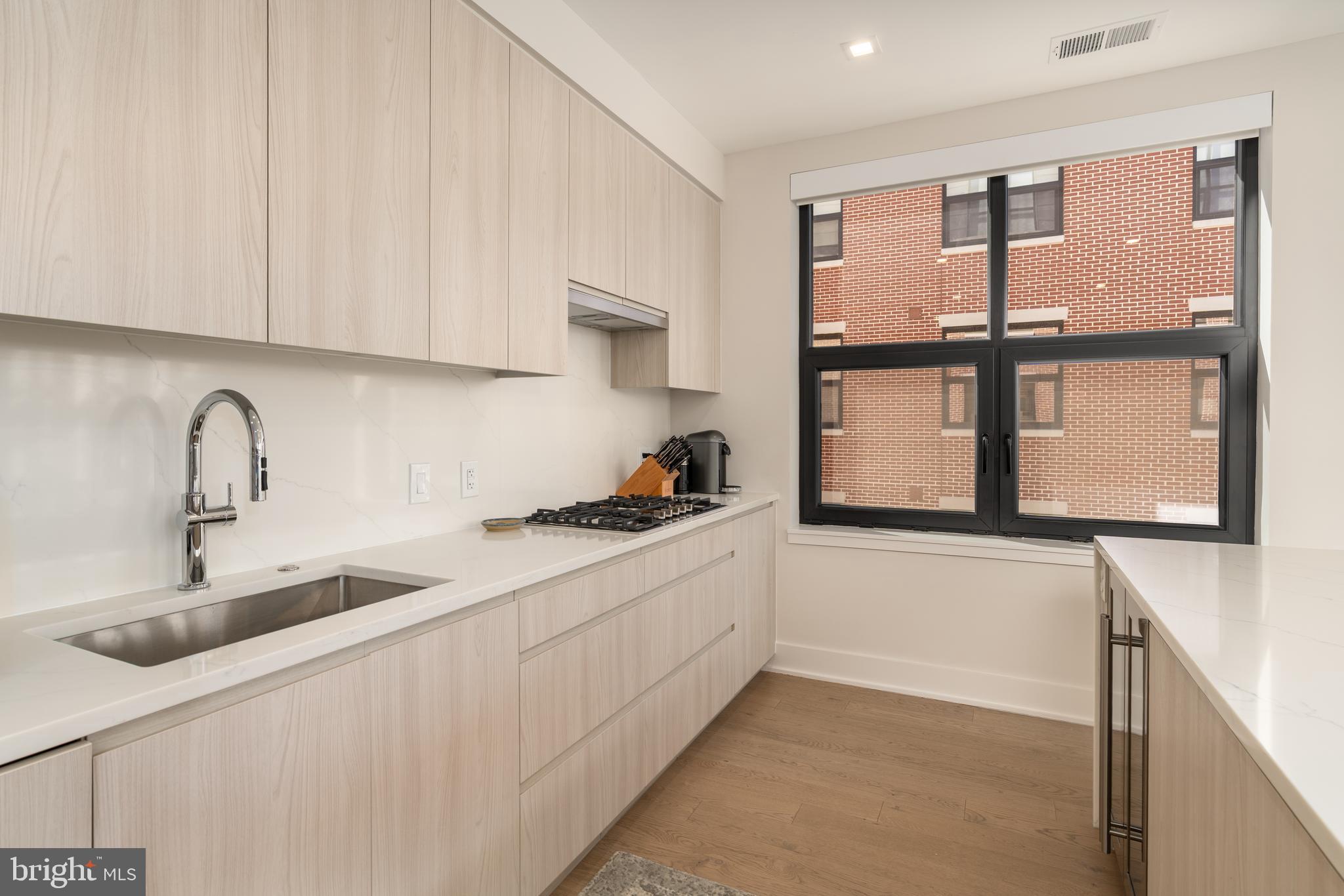 737 SWANN AVENUE 402