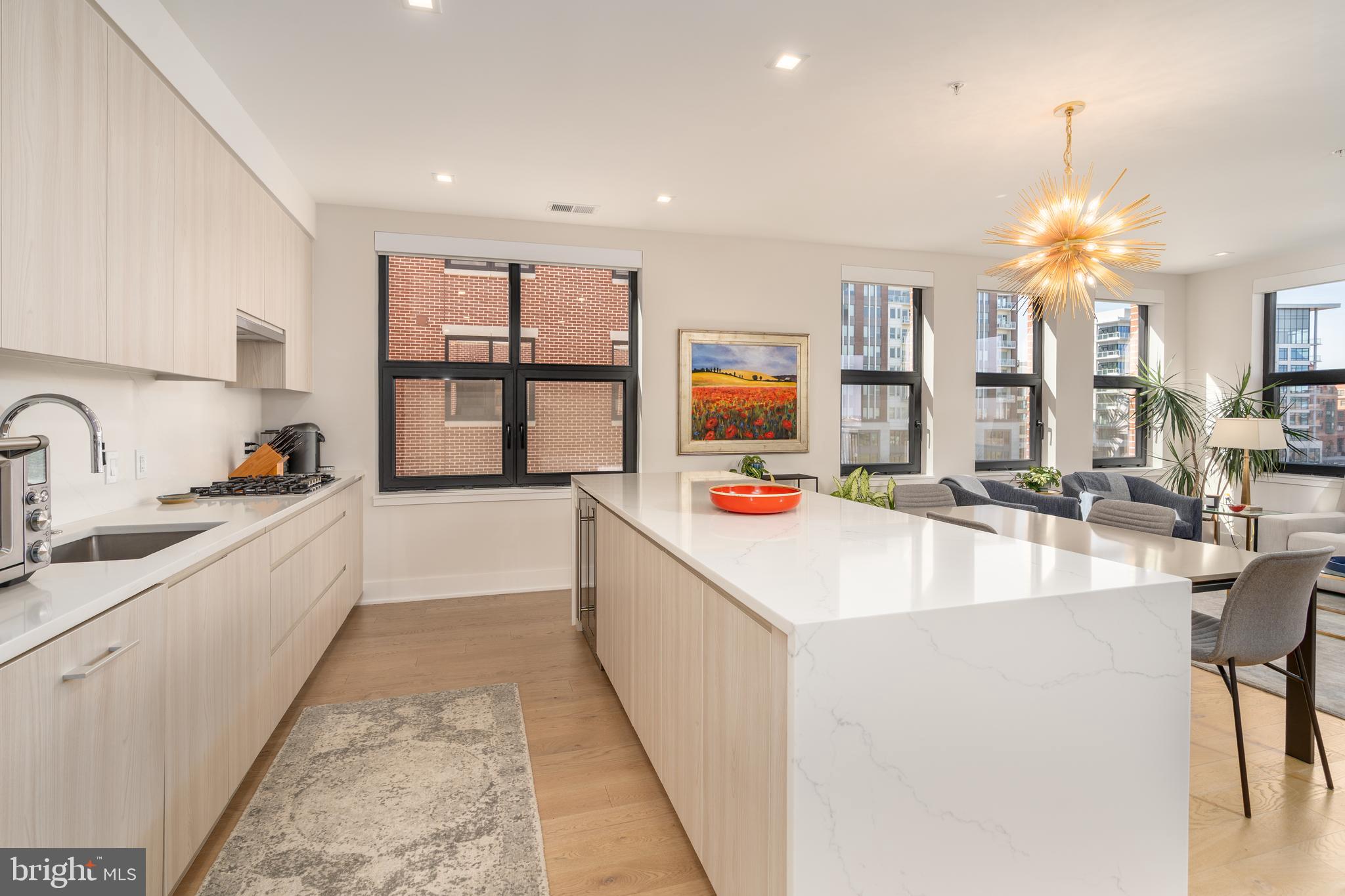 737 SWANN AVENUE 402