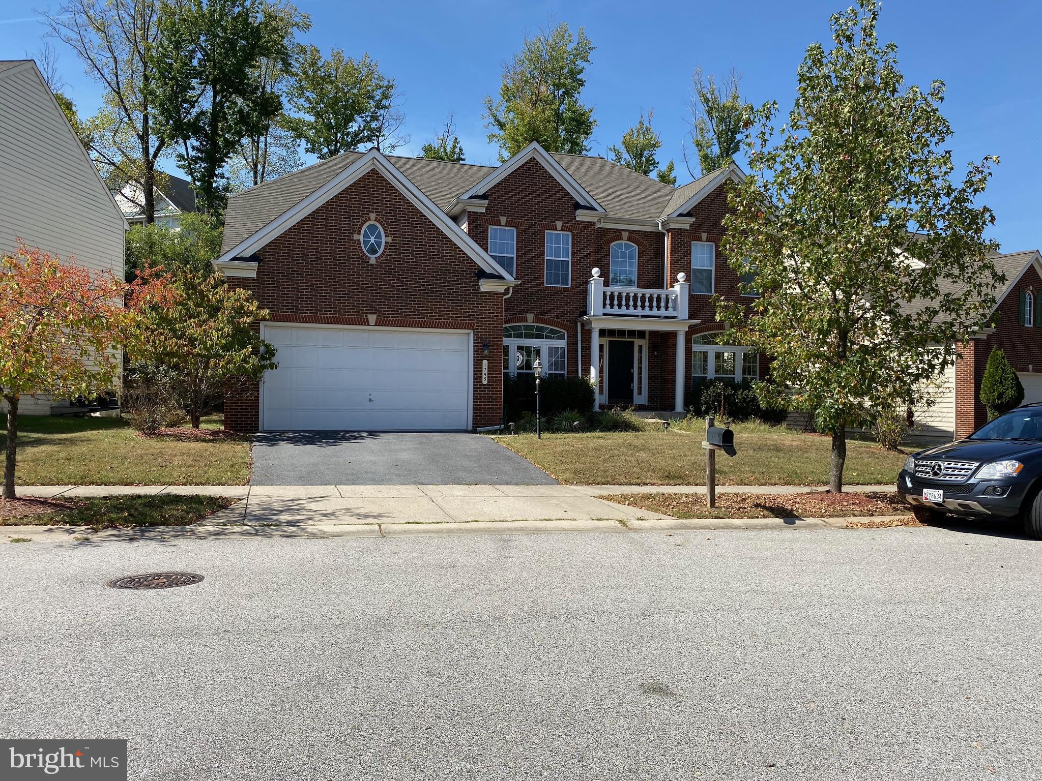 GORGEOUS RARE TO FIND SINGLE FAMILY PROPERTY AT ARUNDEL MILLS AREA. BREAK FRONT. 4 BEDROOMS AND 3 FULL BATHROOMS AND ONE HALF BATH. LOT OF UPGRADES. HARDWOOD FLOOR AT MAIN FLOOR. UPGRADED CARPET SECOND FLOOR. UPGRADED MAPLE WITH CHERRY FINISH CABINETS KITCHEN CABINETS. GRANITE KITCHEN COUNTER TOP. UPGRADED BATHROOMS. DECK. 2 A/C UNITS. COMMUNITY CENTER INCLUDES SWIMMING POOL.
