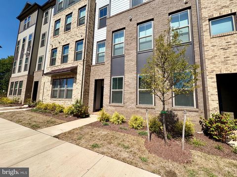 Photo of 45948 Swallow Terrace, STERLING, VA 20165 (MLS # VALO2124564)