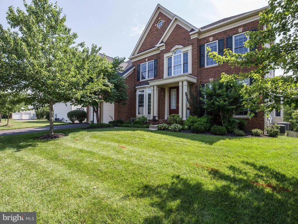 25766 Tullow Place, Chantilly, VA 20152