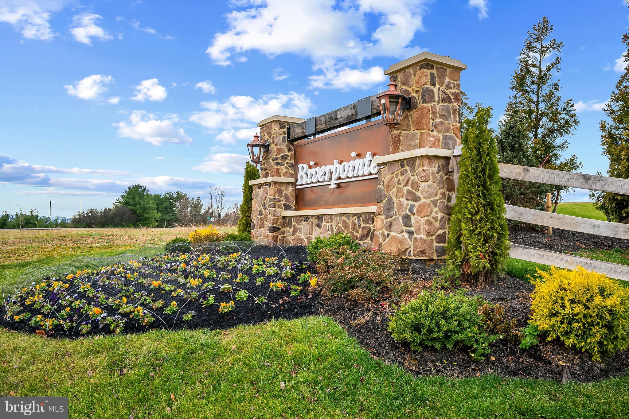 RIVERPOINTE - Residential