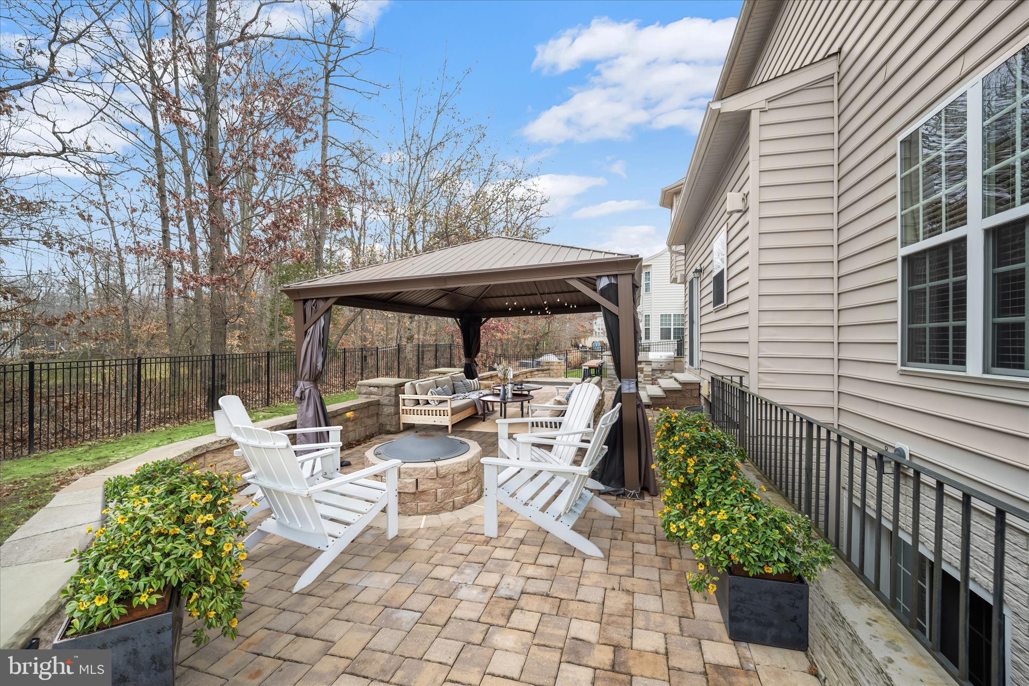 SAVANNAH VILLAGE - Residential