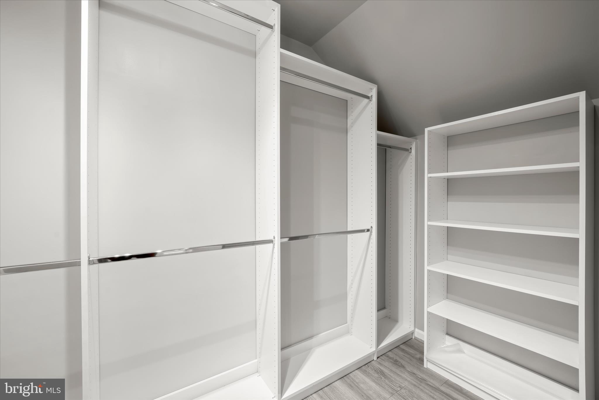 SAVANNAH VILLAGE - Residential