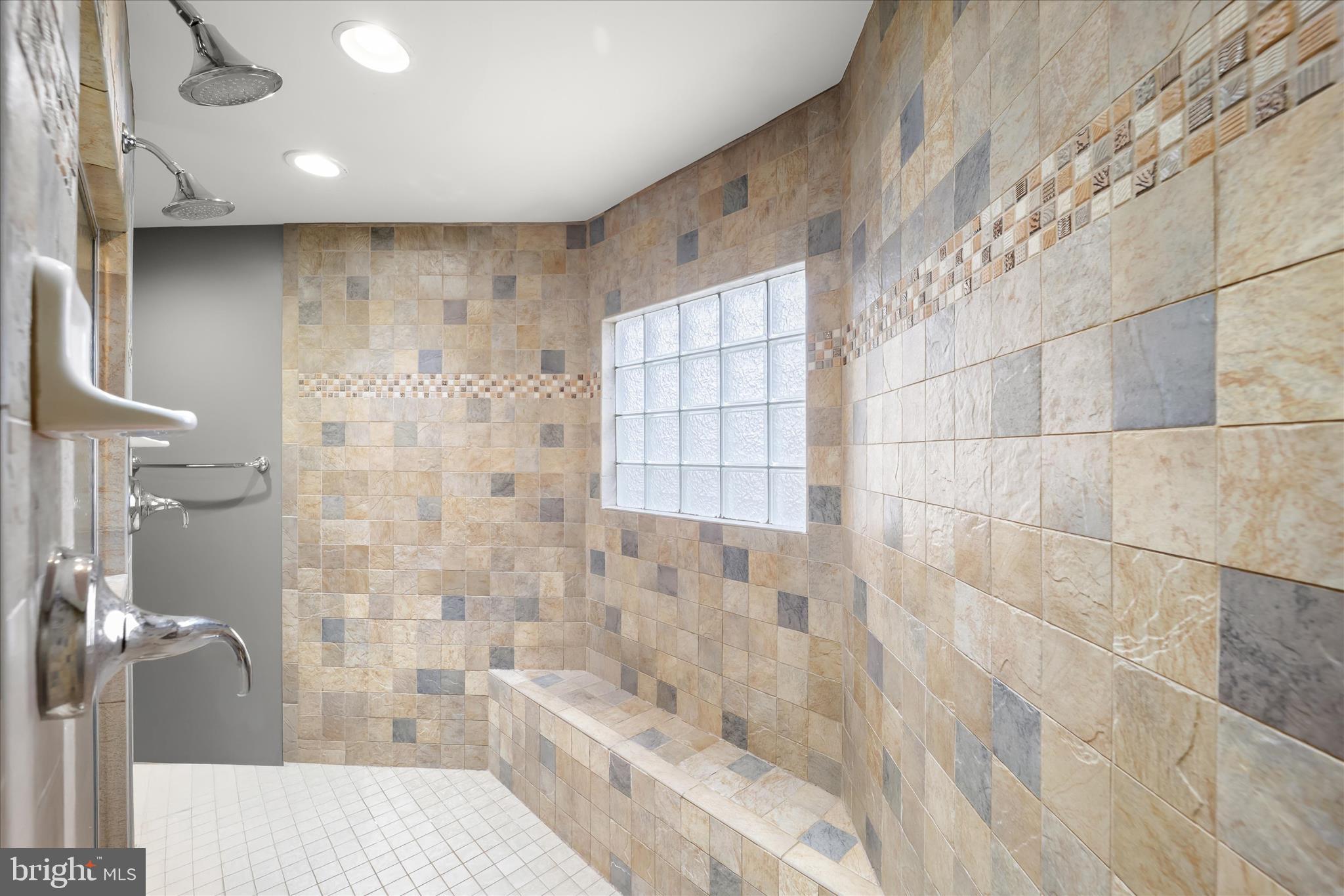 SAVANNAH VILLAGE - Residential