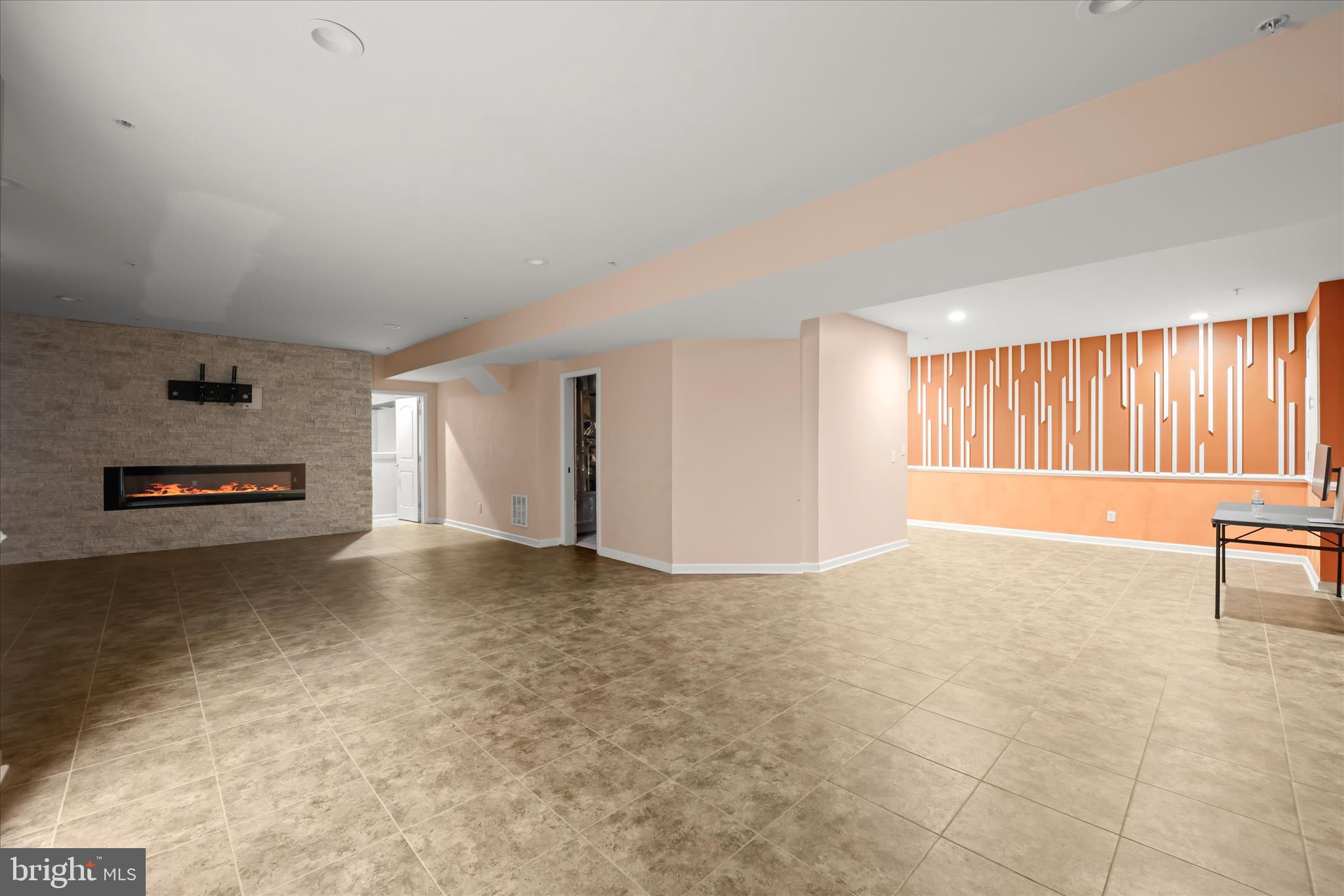 SAVANNAH VILLAGE - Residential