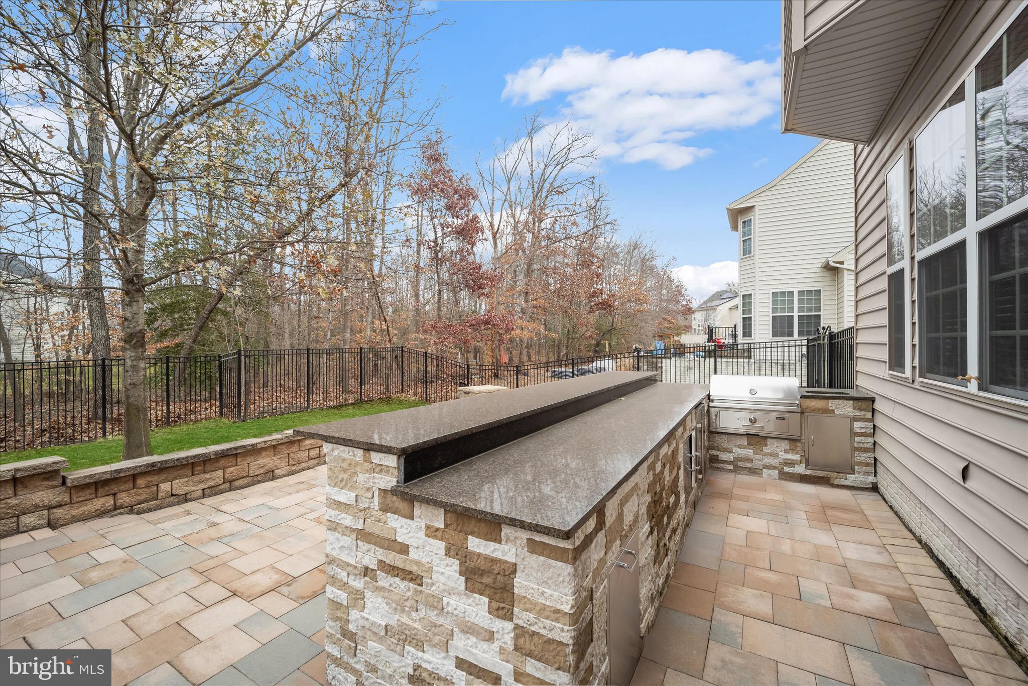 SAVANNAH VILLAGE - Residential