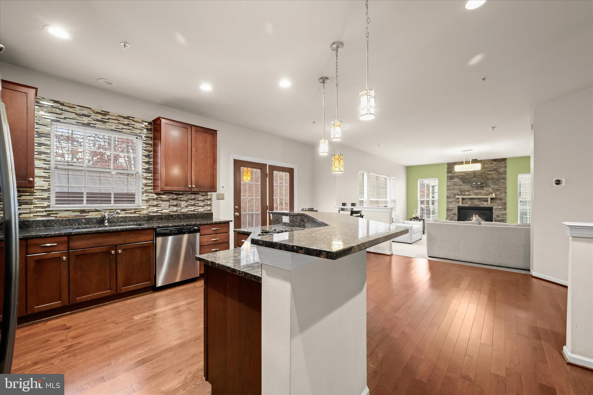 SAVANNAH VILLAGE - Residential