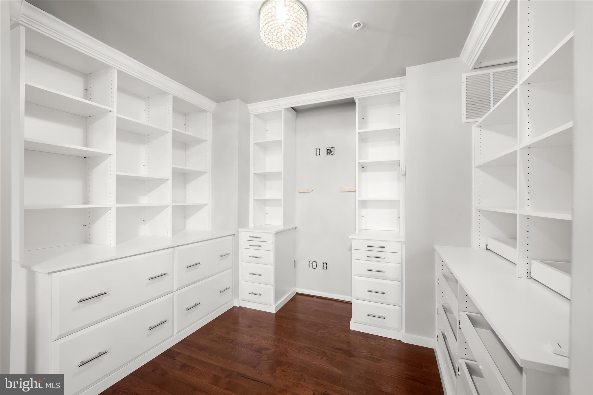 SAVANNAH VILLAGE - Residential