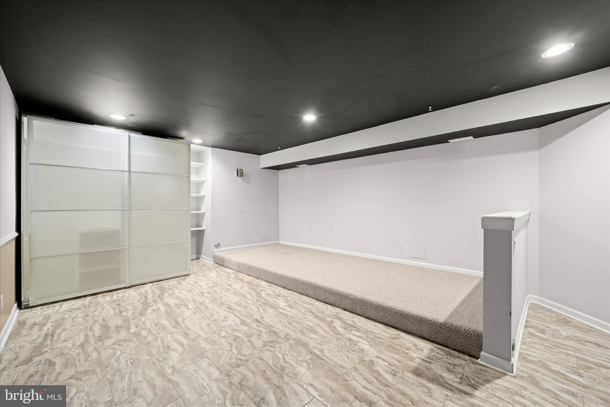 SAVANNAH VILLAGE - Residential