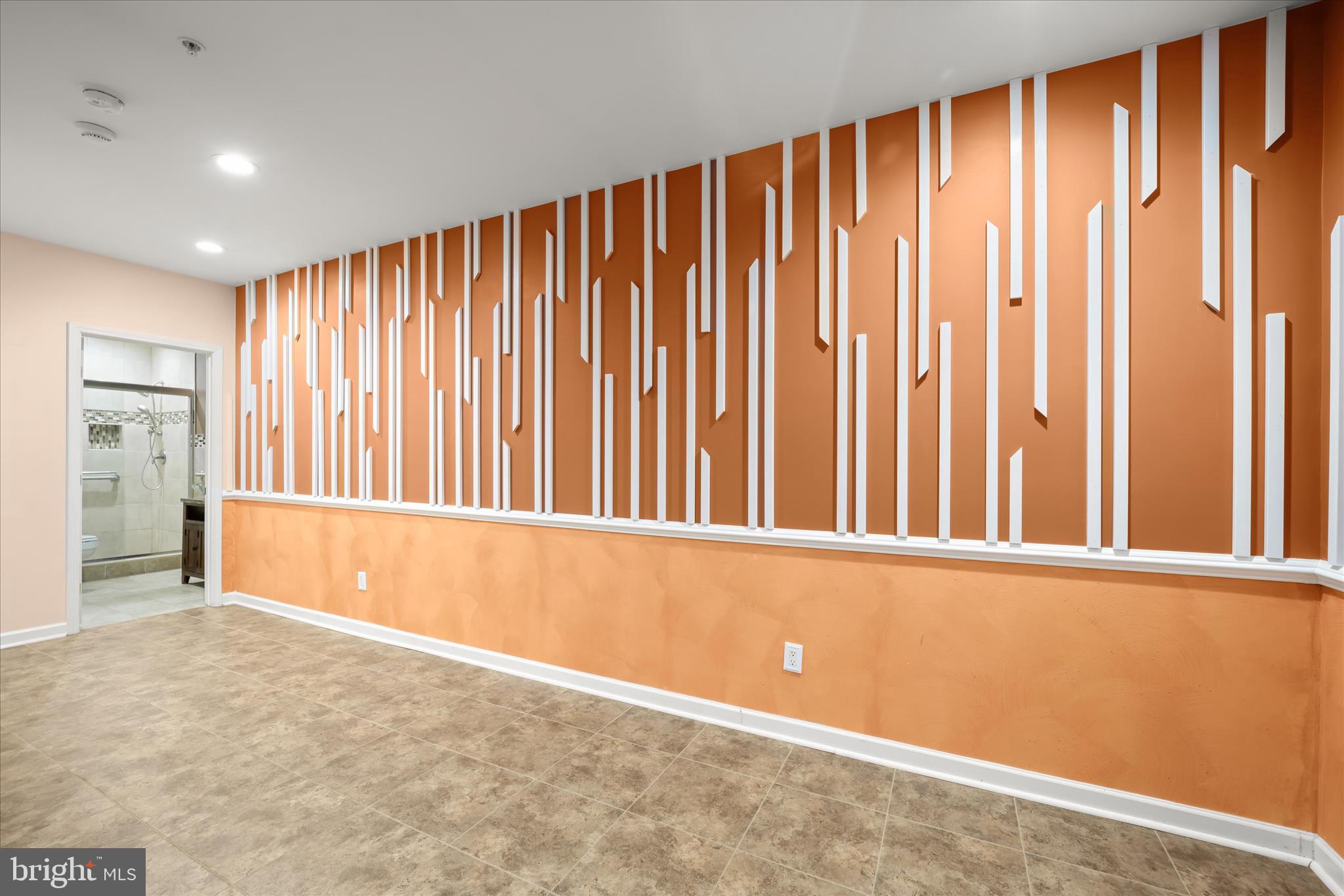 SAVANNAH VILLAGE - Residential