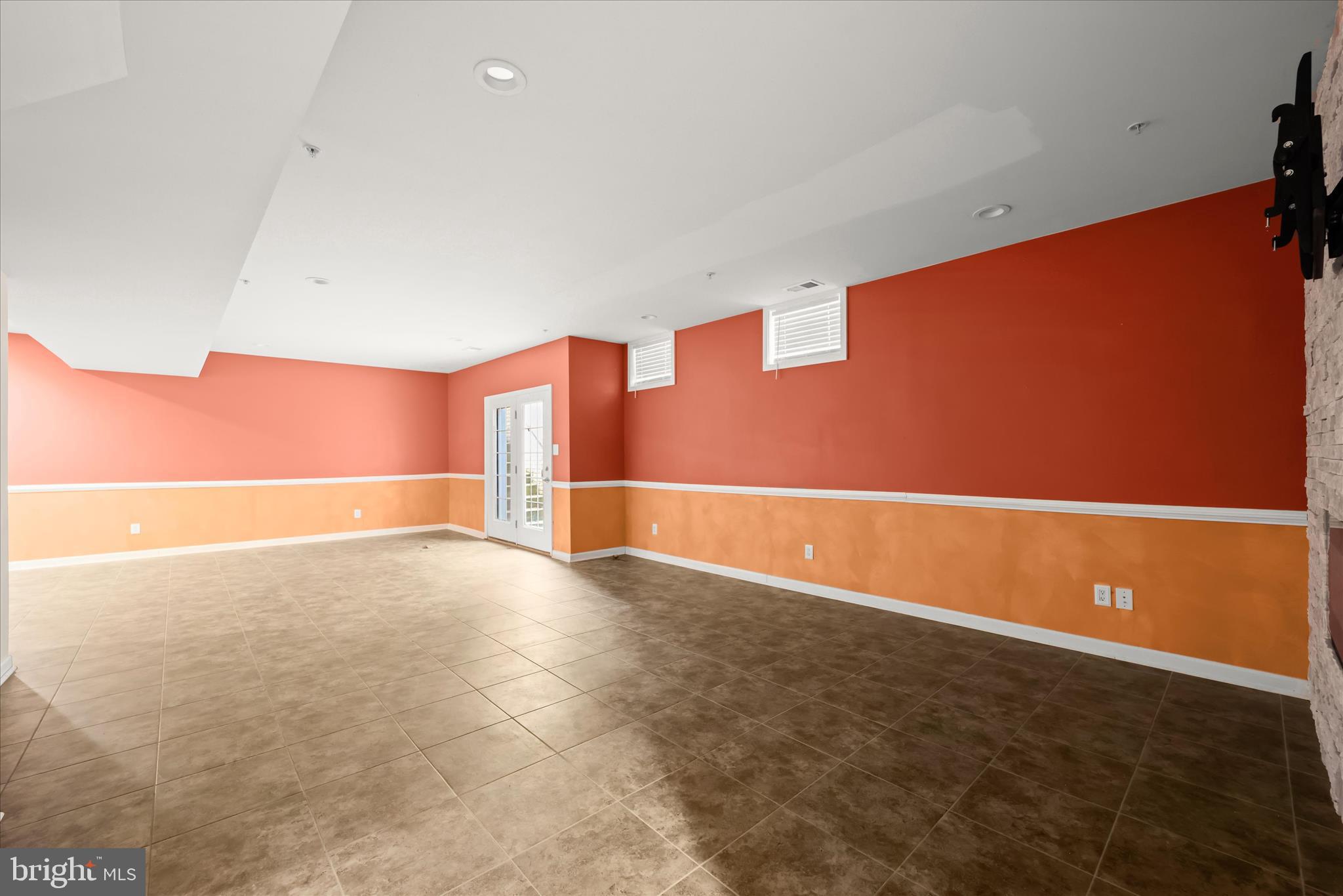 SAVANNAH VILLAGE - Residential