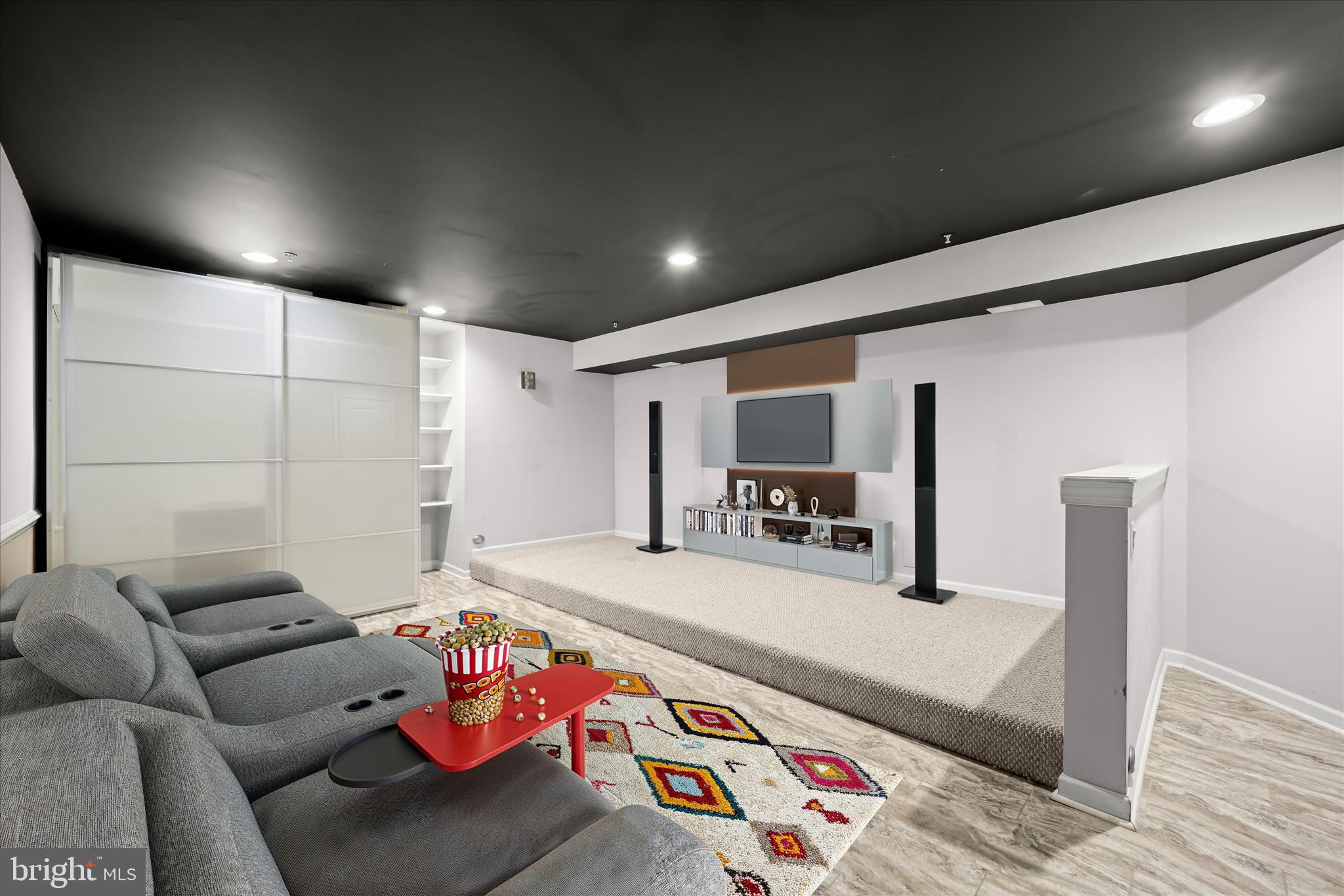 SAVANNAH VILLAGE - Residential