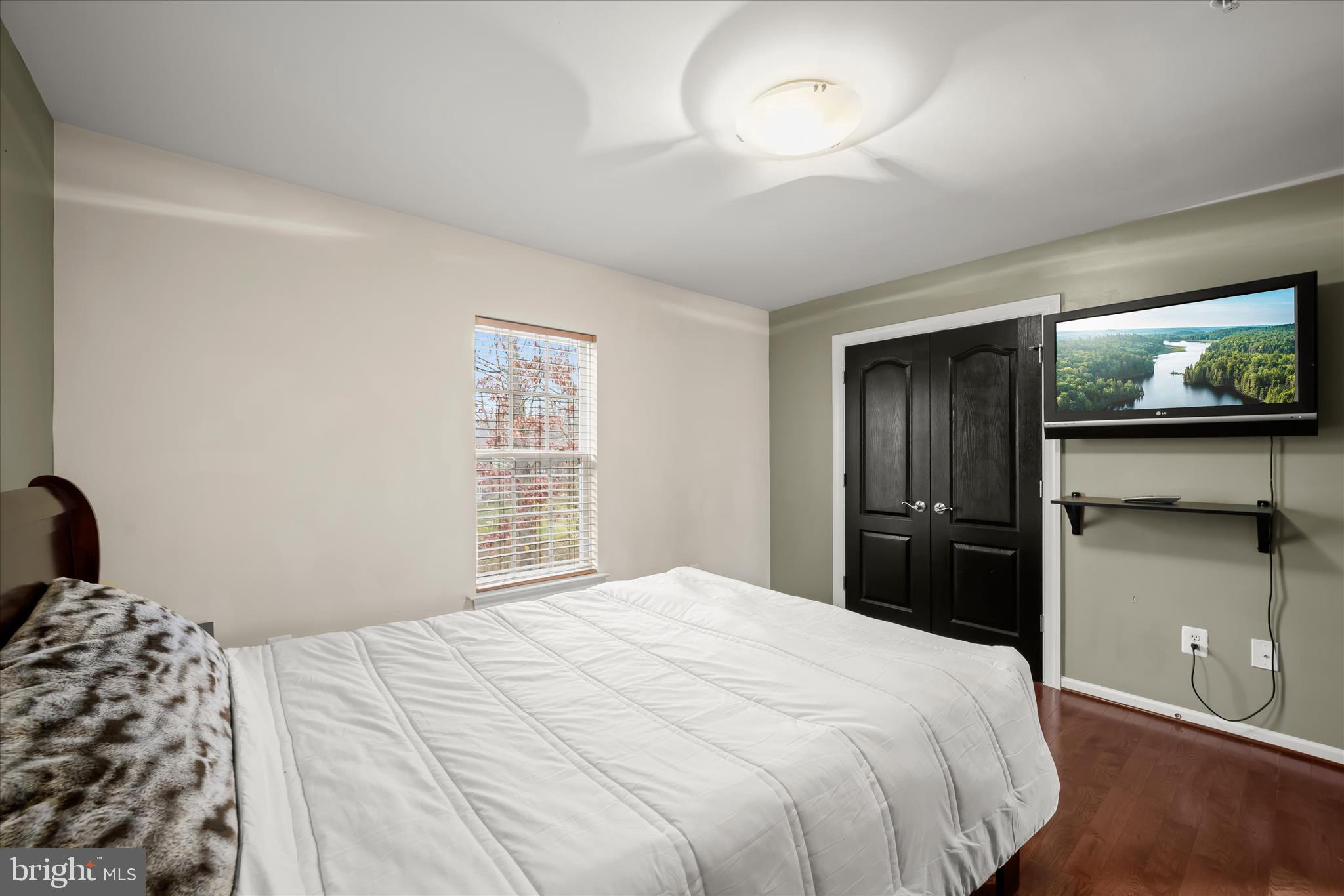 SAVANNAH VILLAGE - Residential